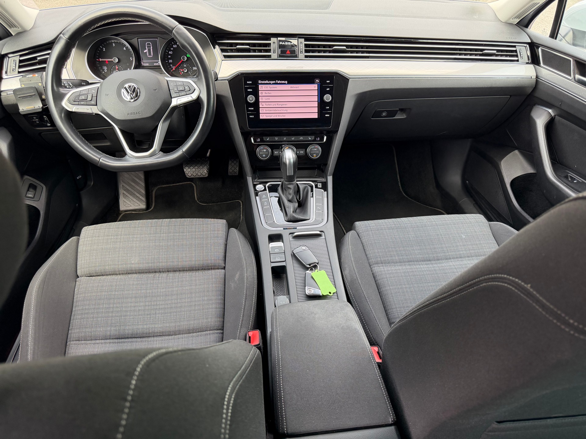 VW Passat Variant 1.6 TDI Business DSG-image-11