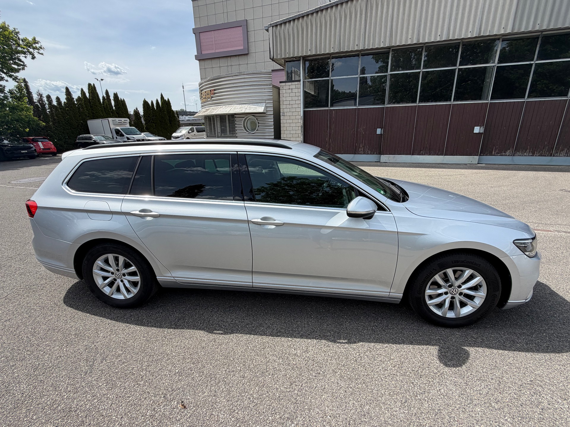 VW Passat Variant 1.6 TDI Business DSG-image-5