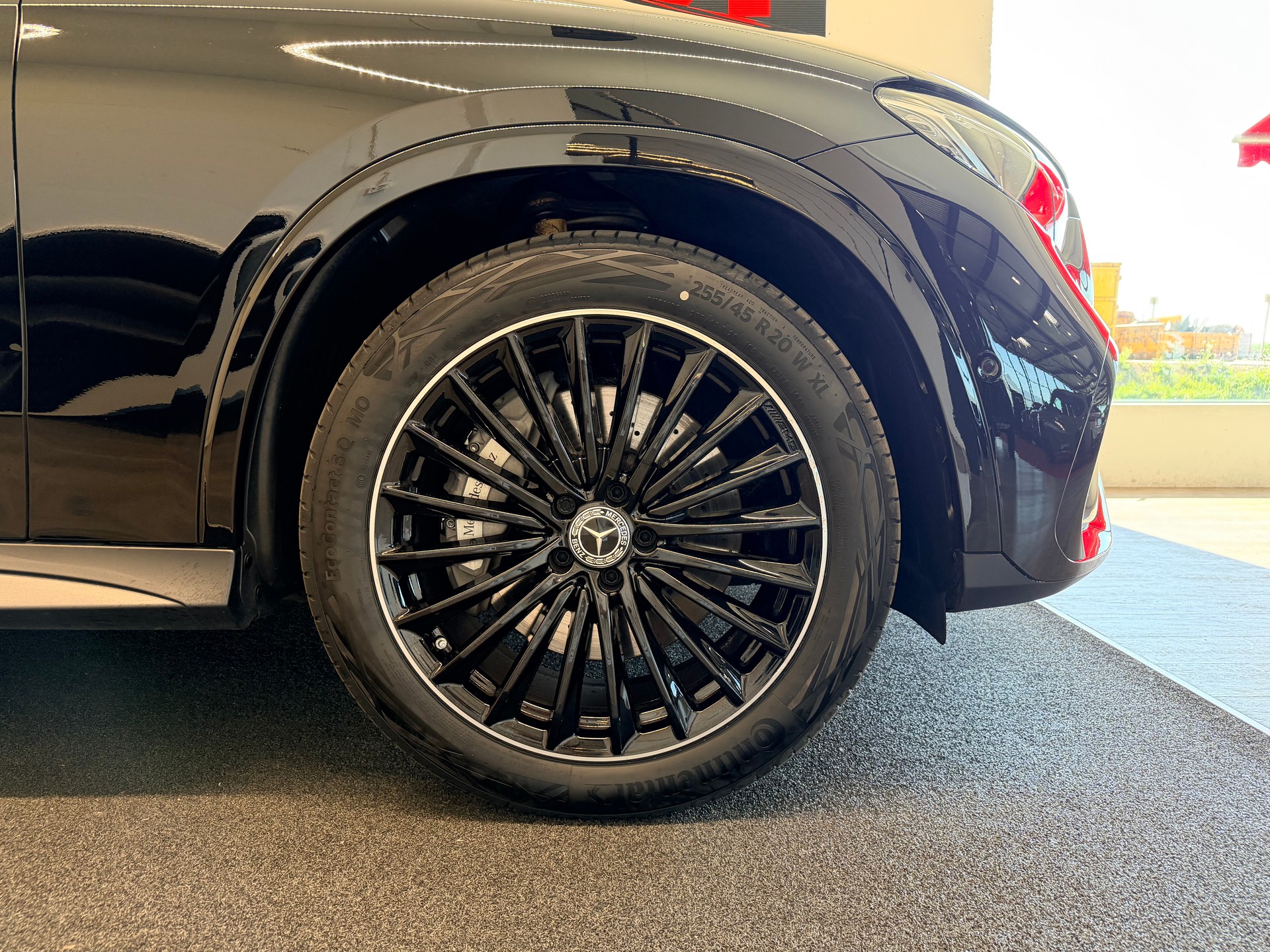 MERCEDES-BENZ GLC 300 d 4Matic 9G-Tronic-image-5