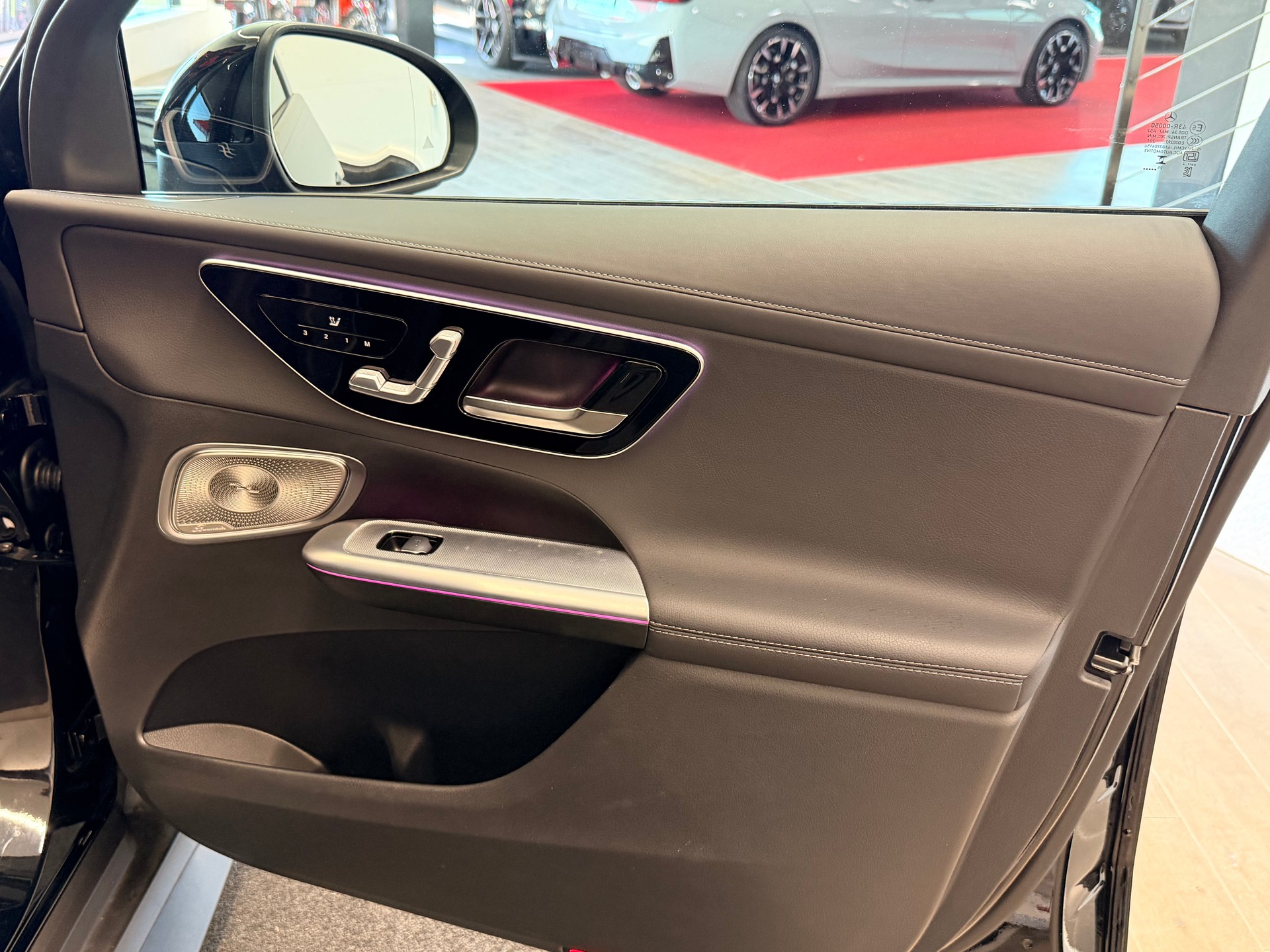 MERCEDES-BENZ GLC 300 d 4Matic 9G-Tronic-image-22