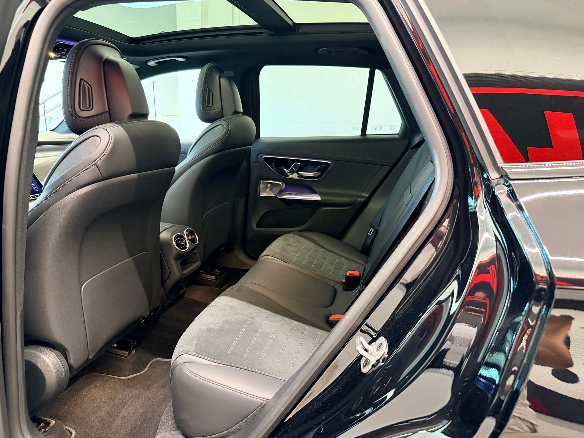 MERCEDES-BENZ GLC 300 d 4Matic 9G-Tronic-image-16