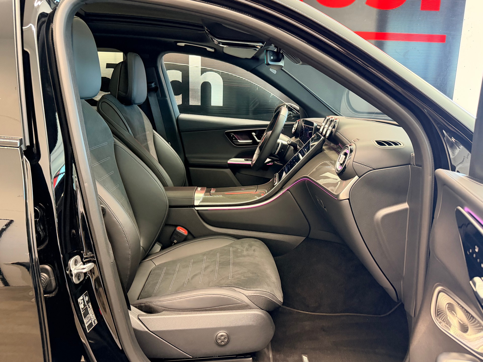 MERCEDES-BENZ GLC 300 d 4Matic 9G-Tronic-image-23