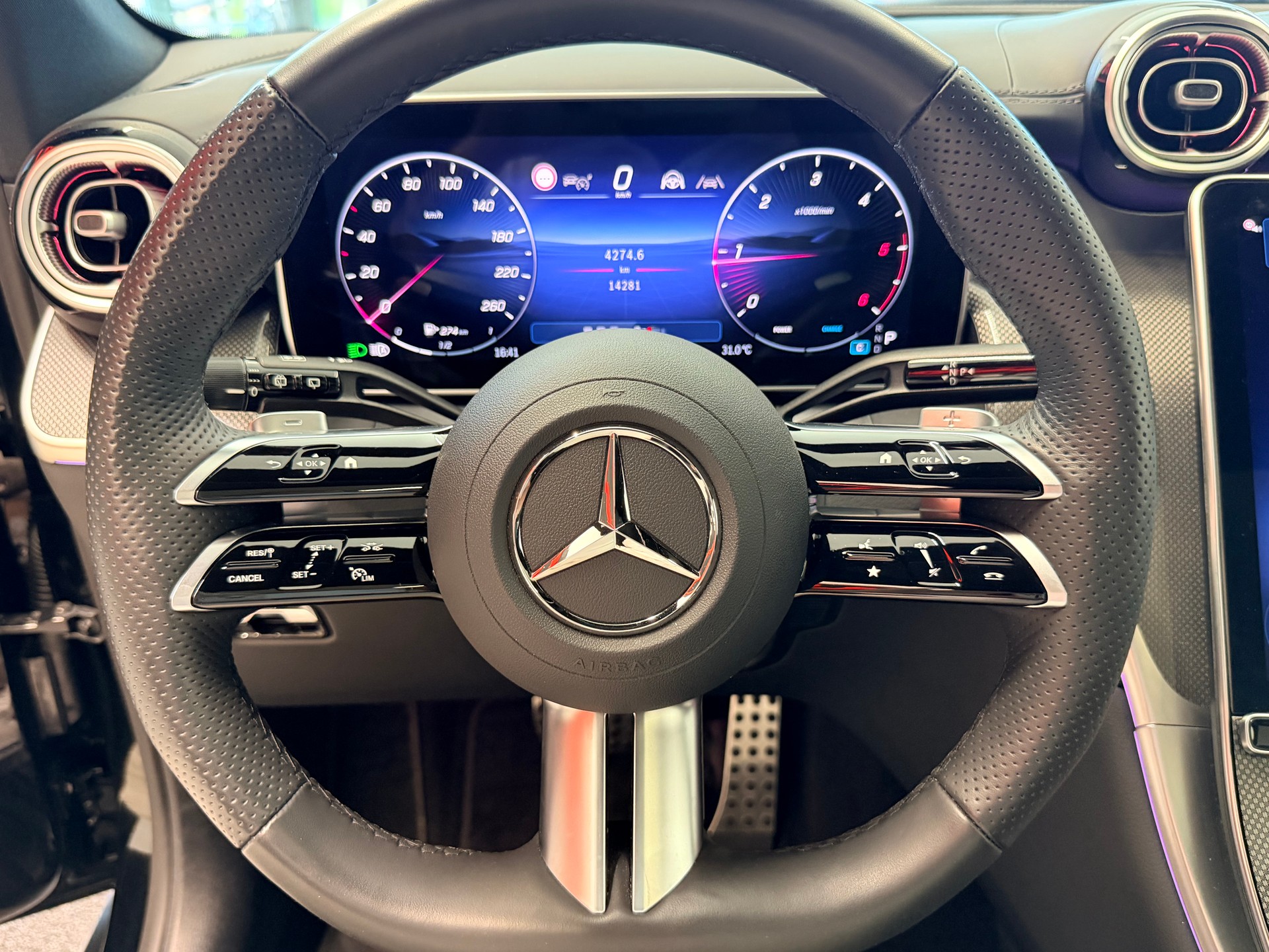 MERCEDES-BENZ GLC 300 d 4Matic 9G-Tronic-image-26