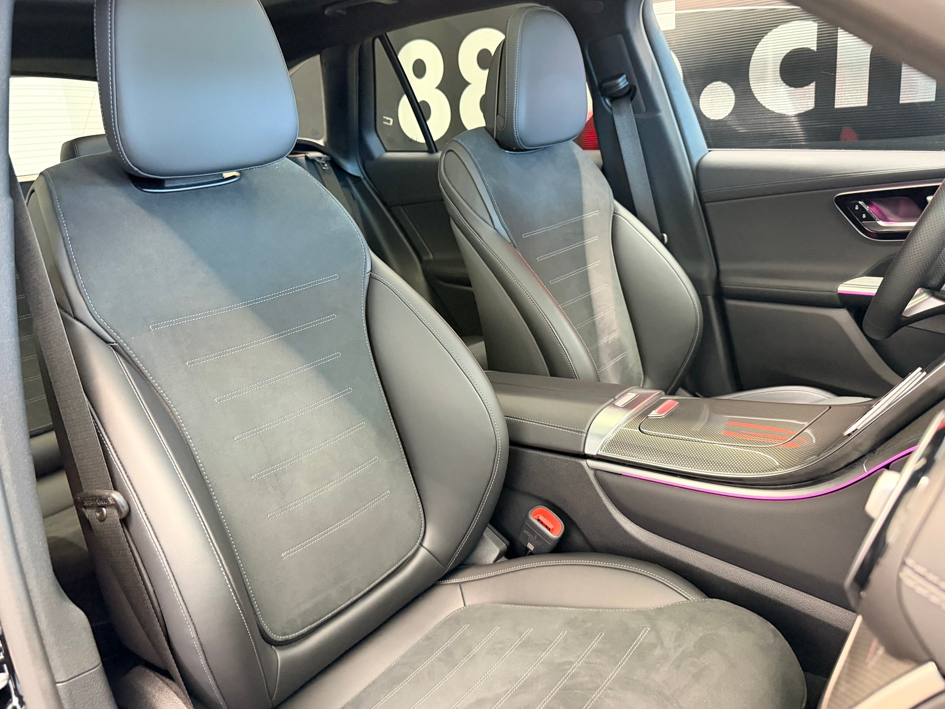 MERCEDES-BENZ GLC 300 d 4Matic 9G-Tronic-image-24