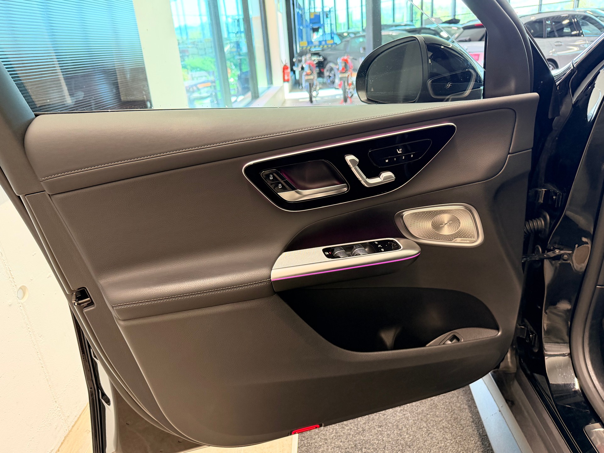 MERCEDES-BENZ GLC 300 d 4Matic 9G-Tronic-image-12