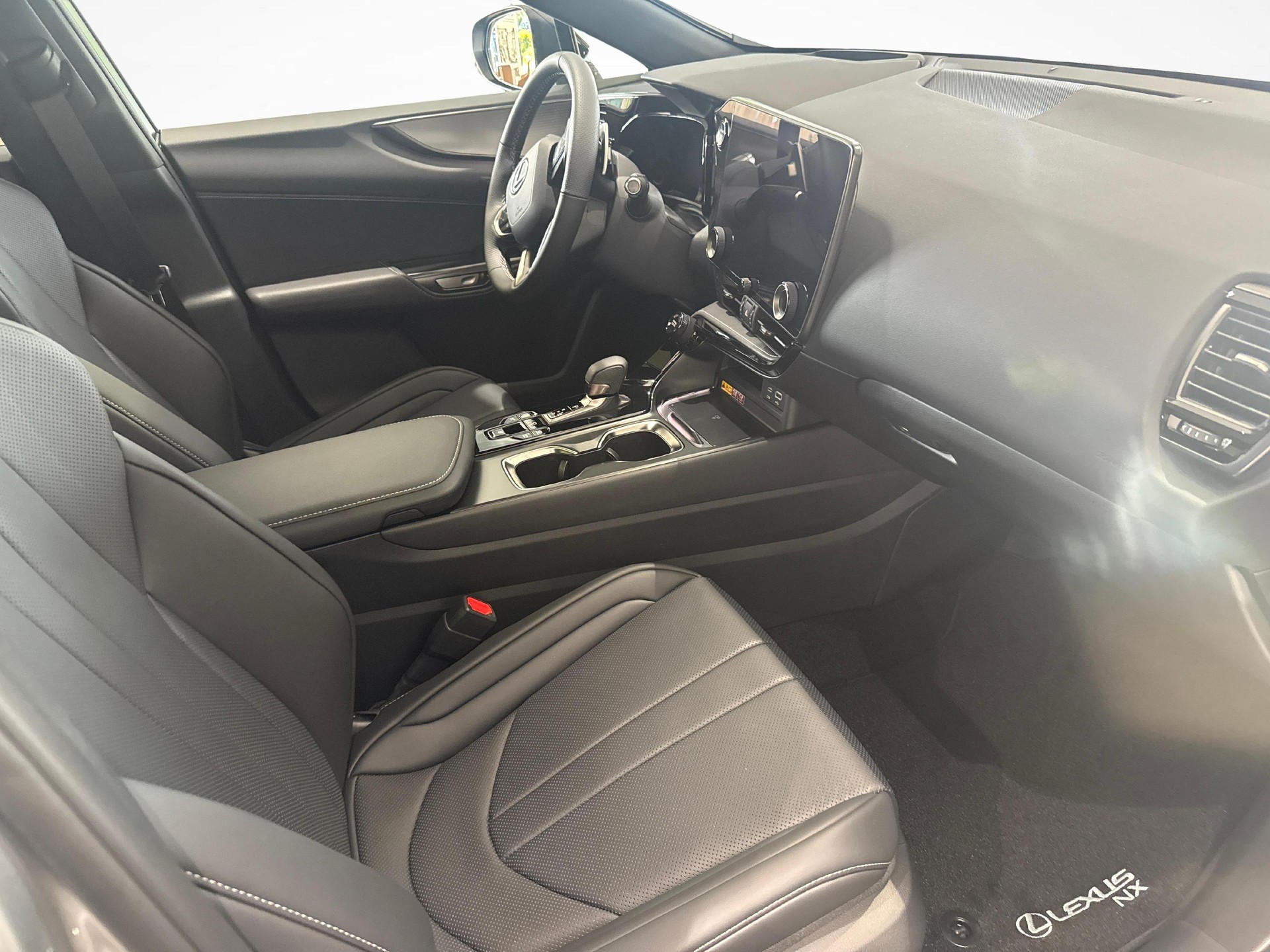 LEXUS NX 450h+ F-Sport-image-9