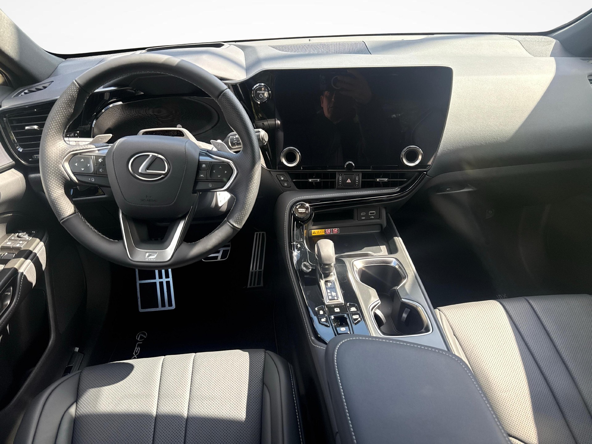 LEXUS NX 450h+ F-Sport-image-8