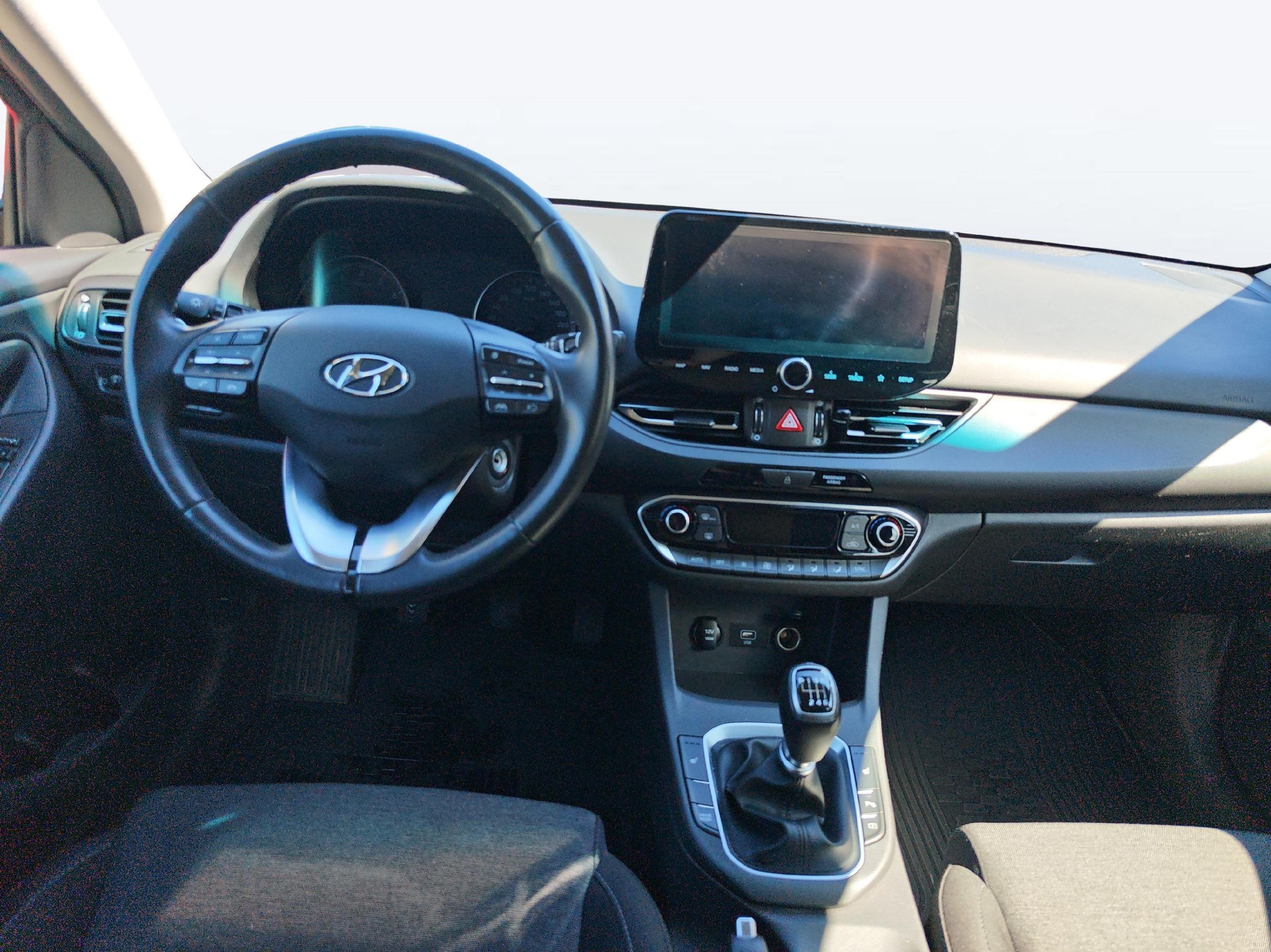 HYUNDAI i30 Wagon 1.5 T-GDi Amplia-image-8
