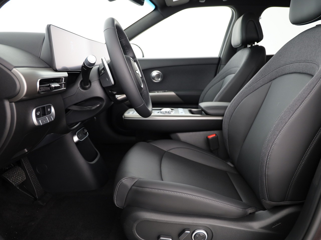 GENESIS GV60 77.4 kWh Sport AWD-image-3