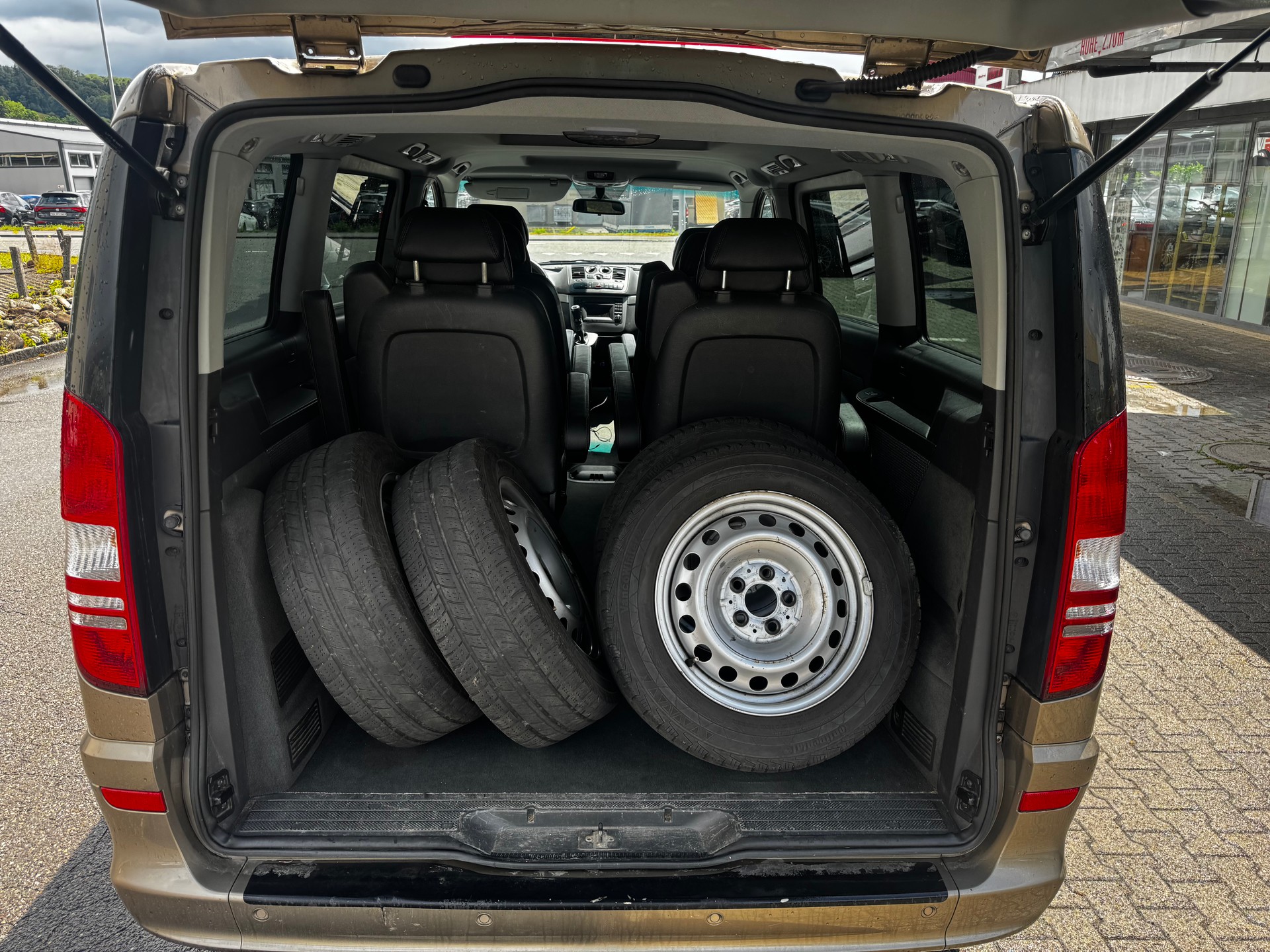 MERCEDES-BENZ Viano 2.2 CDI Blue Eff. Ambiente Ed. EL 4Matic A-image-6