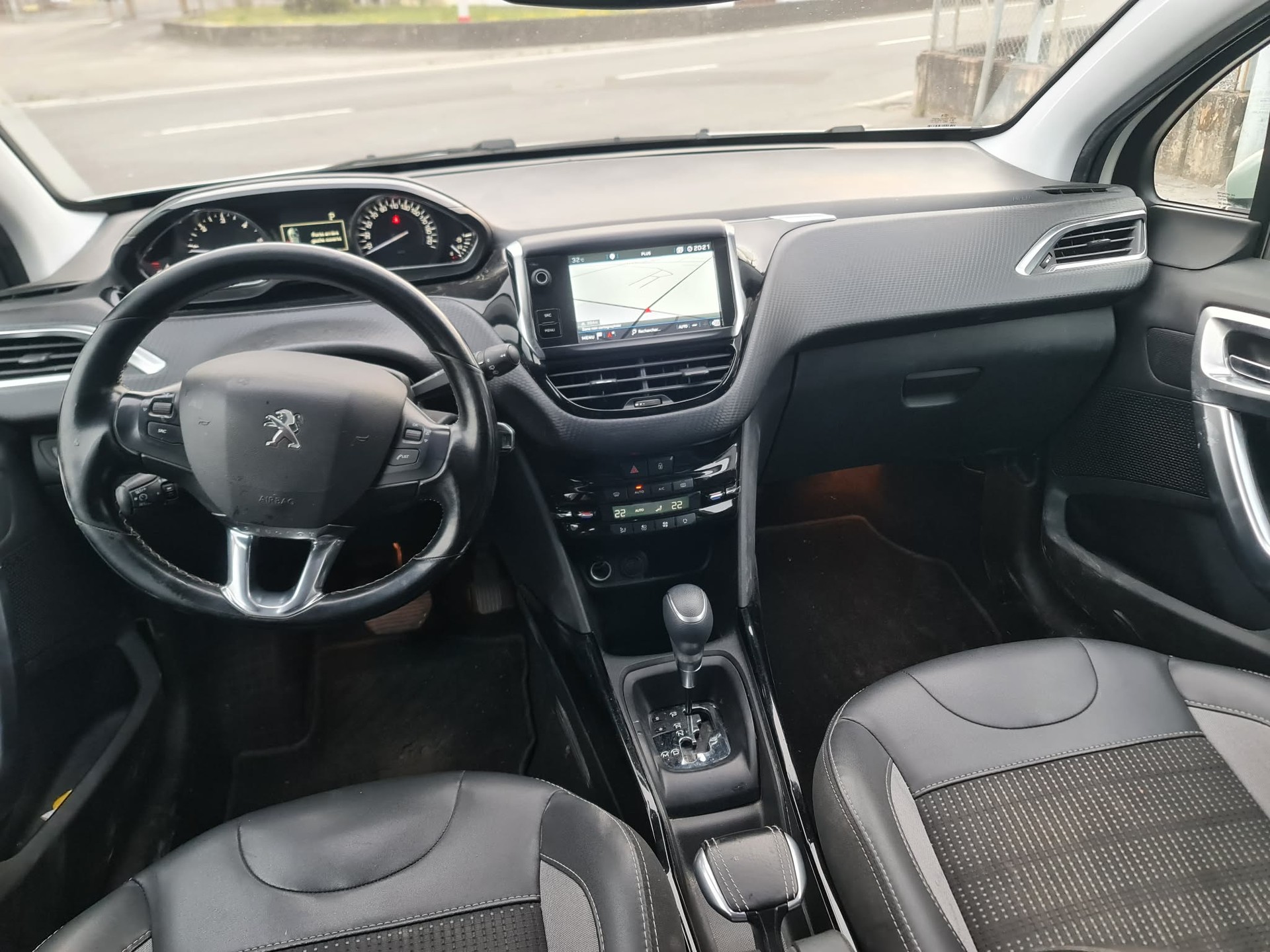 PEUGEOT 2008 1.5 BlueHDi Allure EAT-image-8