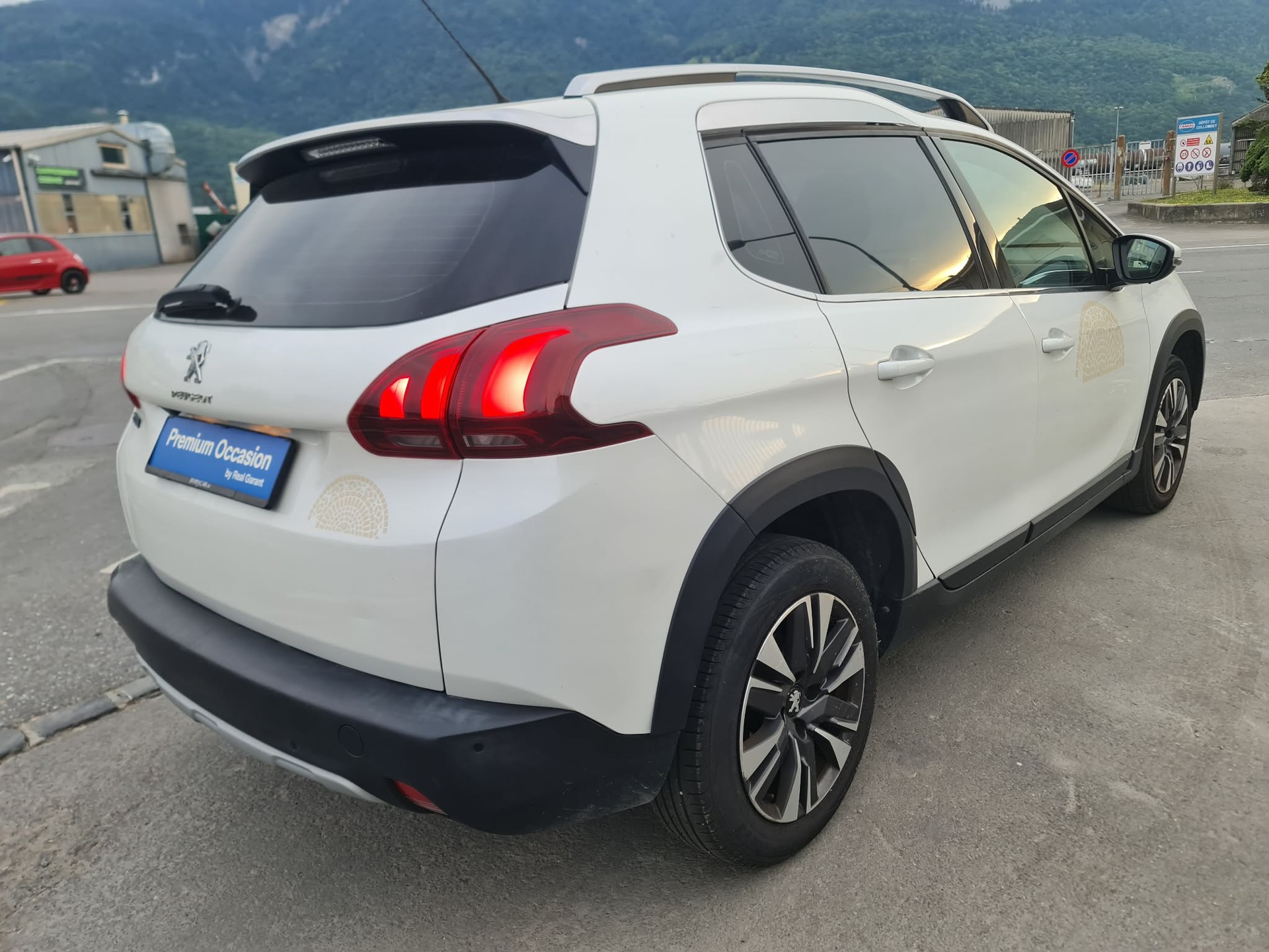 PEUGEOT 2008 1.5 BlueHDi Allure EAT-image-5