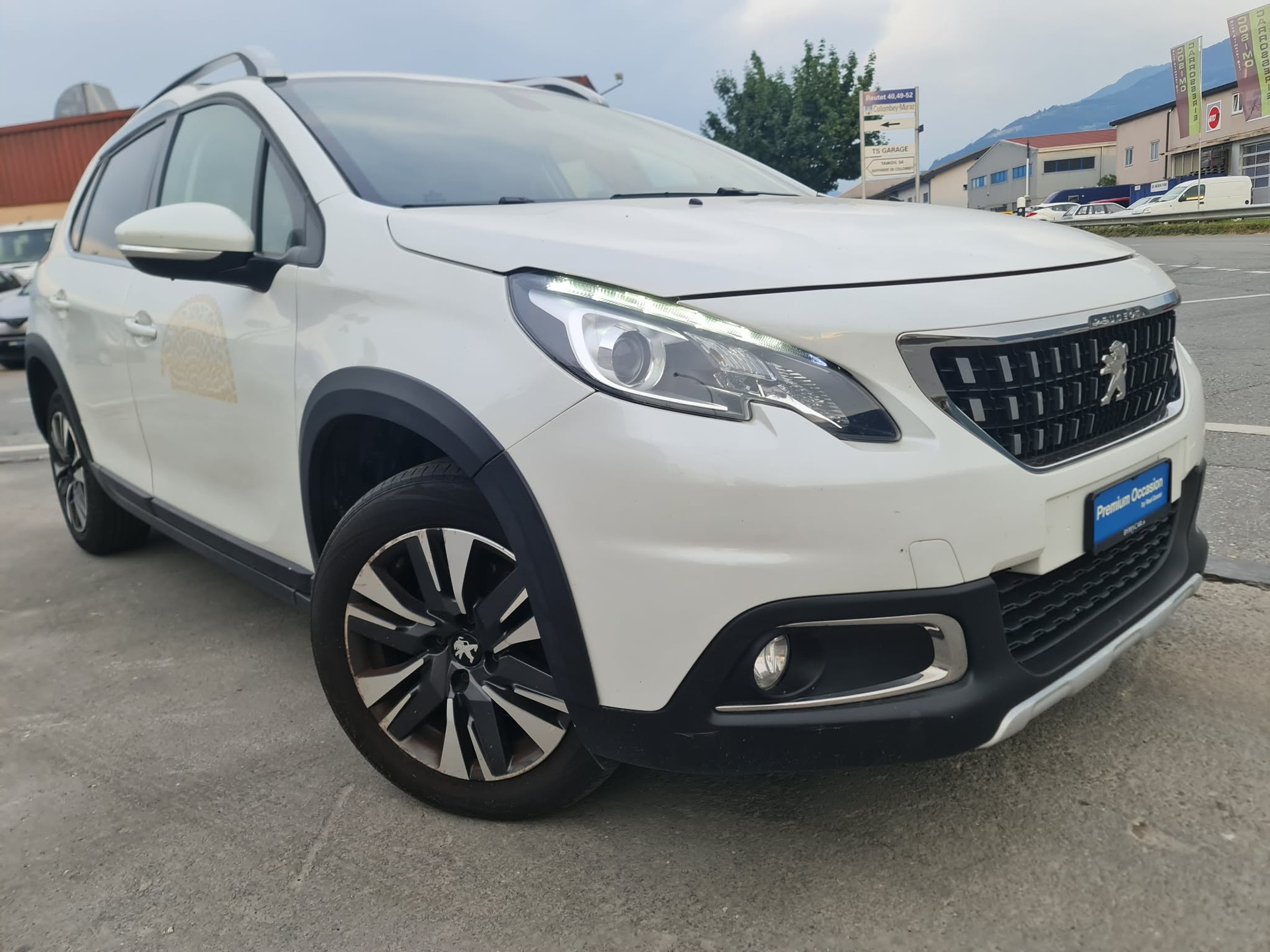 PEUGEOT 2008 1.5 BlueHDi Allure EAT-image-1