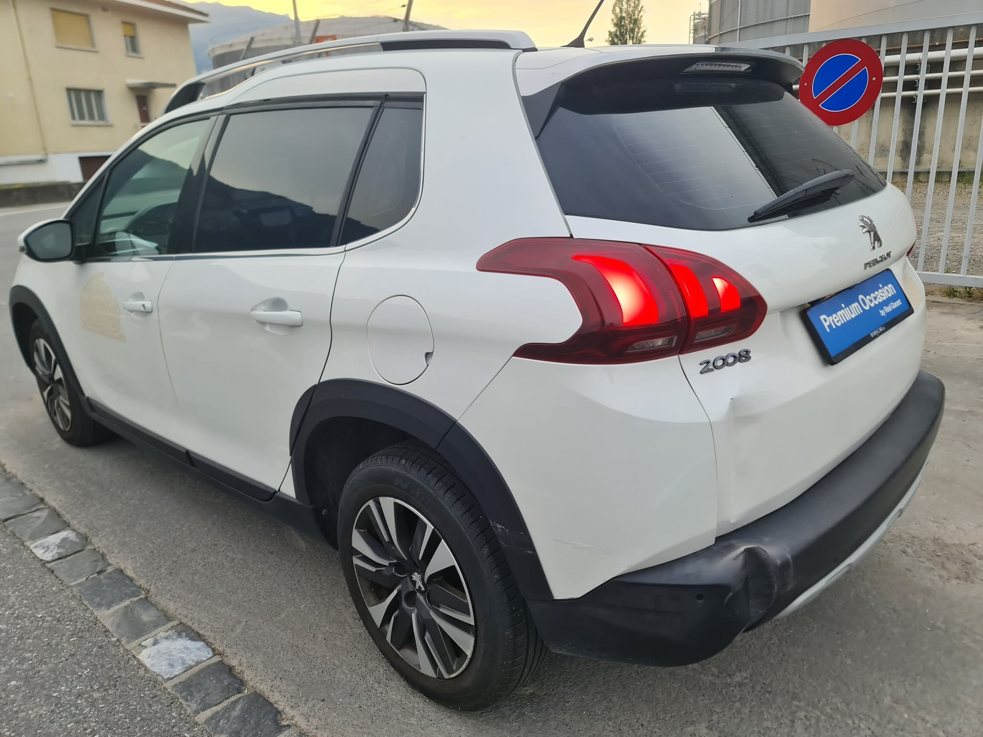 PEUGEOT 2008 1.5 BlueHDi Allure EAT-image-4