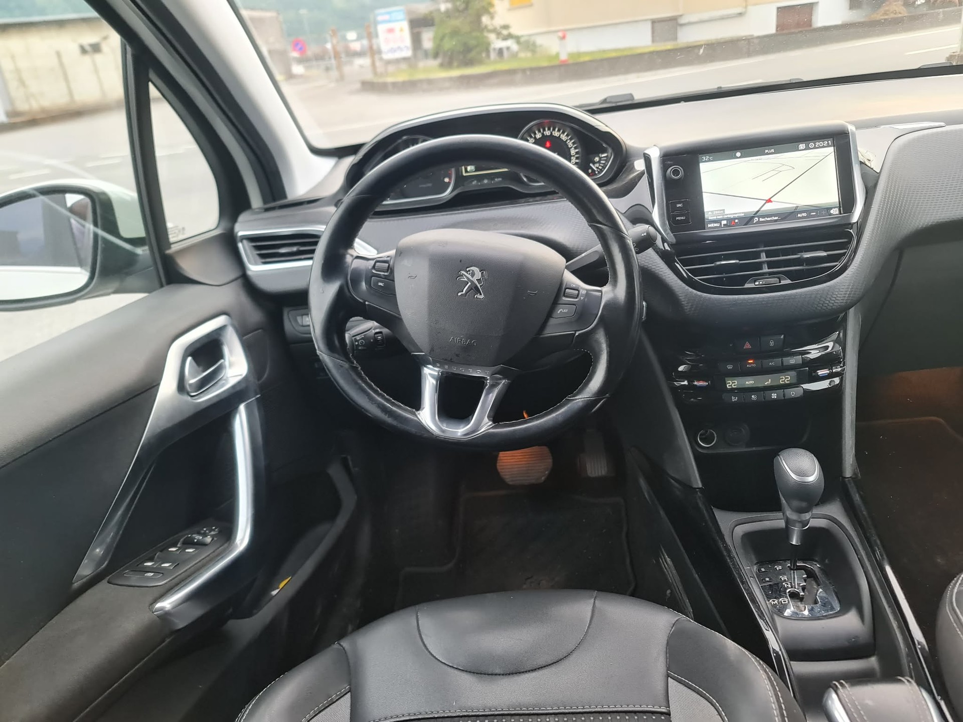 PEUGEOT 2008 1.5 BlueHDi Allure EAT-image-9