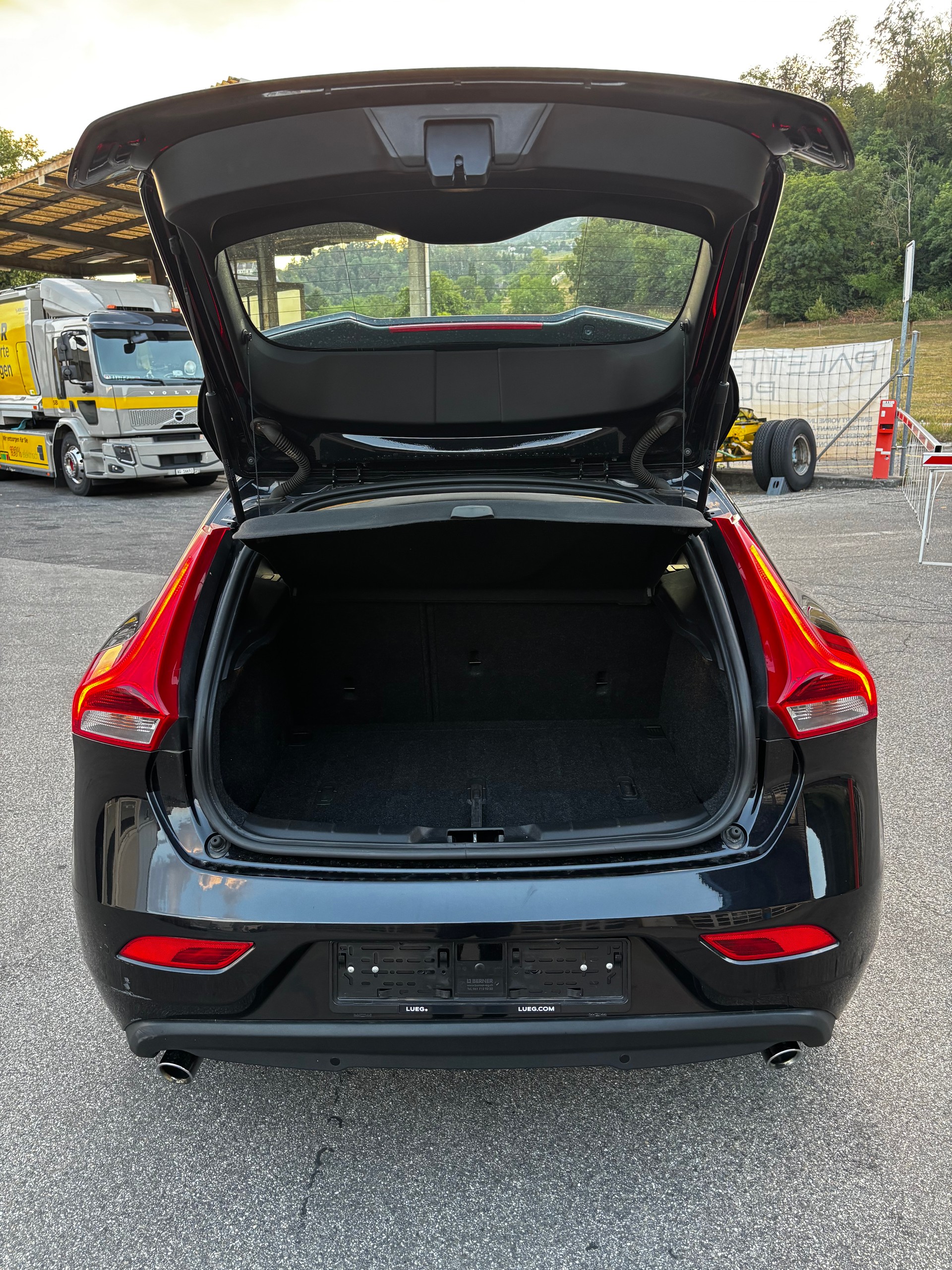 VOLVO V40 D3 Momentum Geartronic-image-10