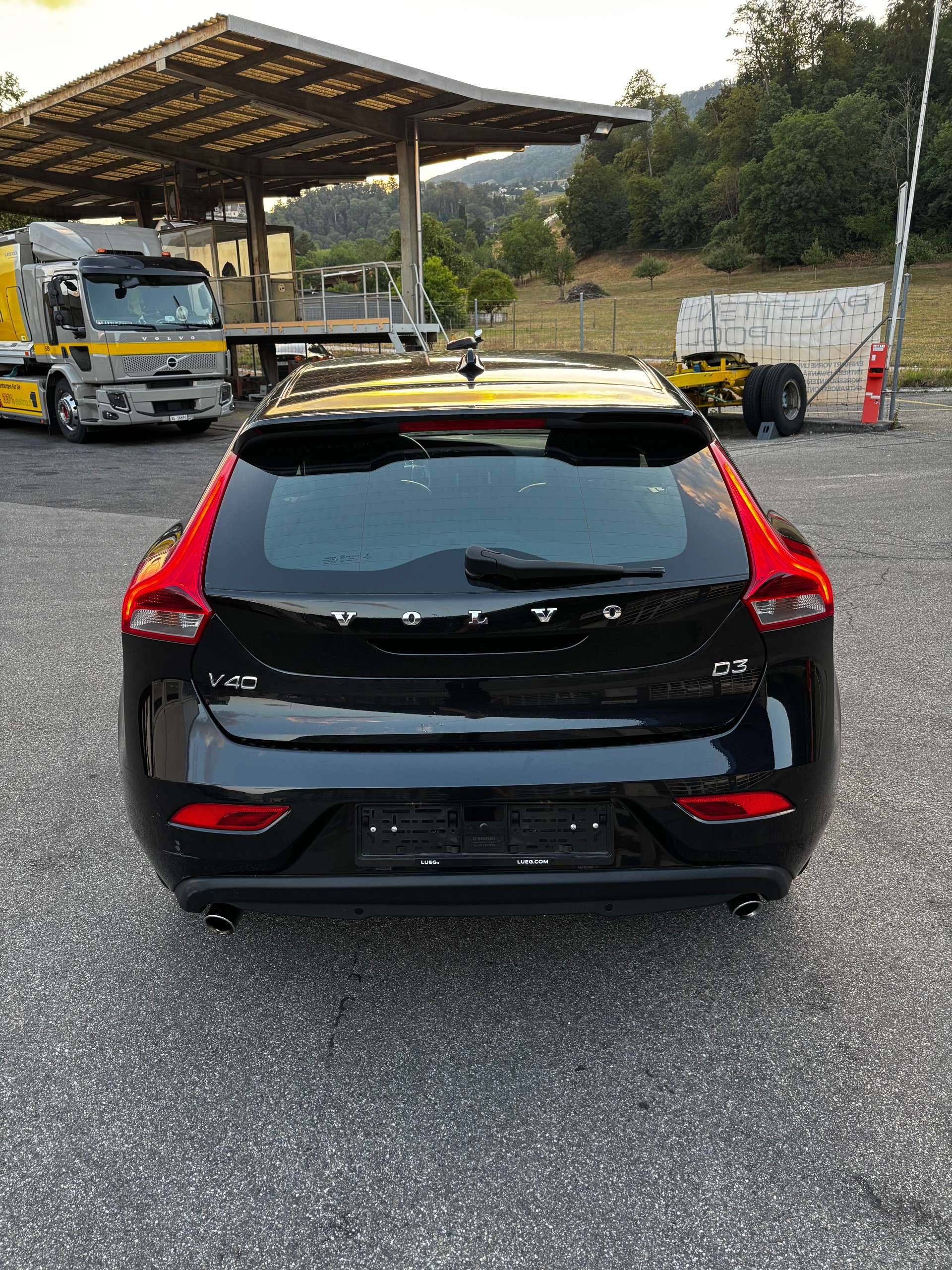 VOLVO V40 D3 Momentum Geartronic-image-6