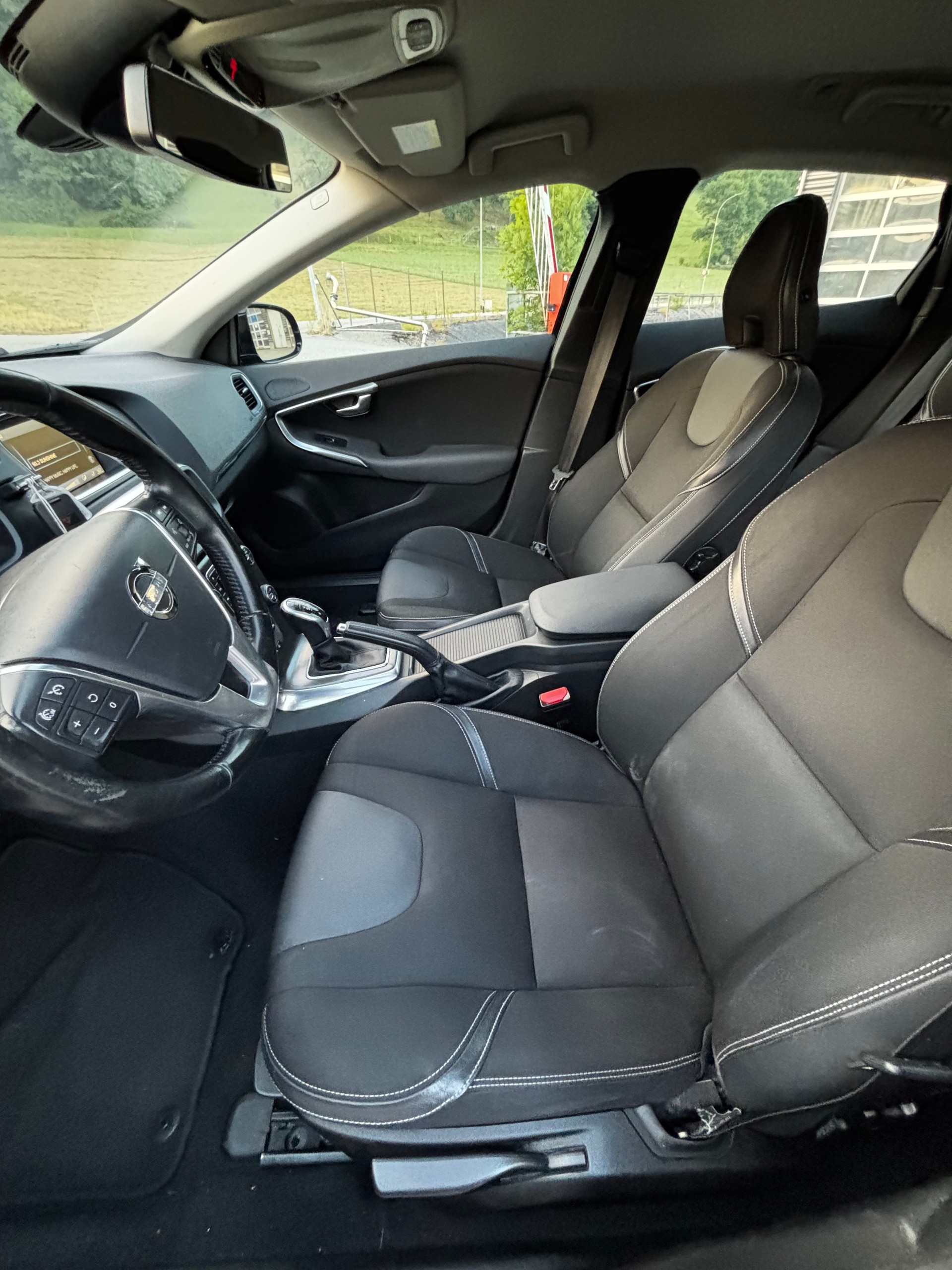 VOLVO V40 D3 Momentum Geartronic-image-7