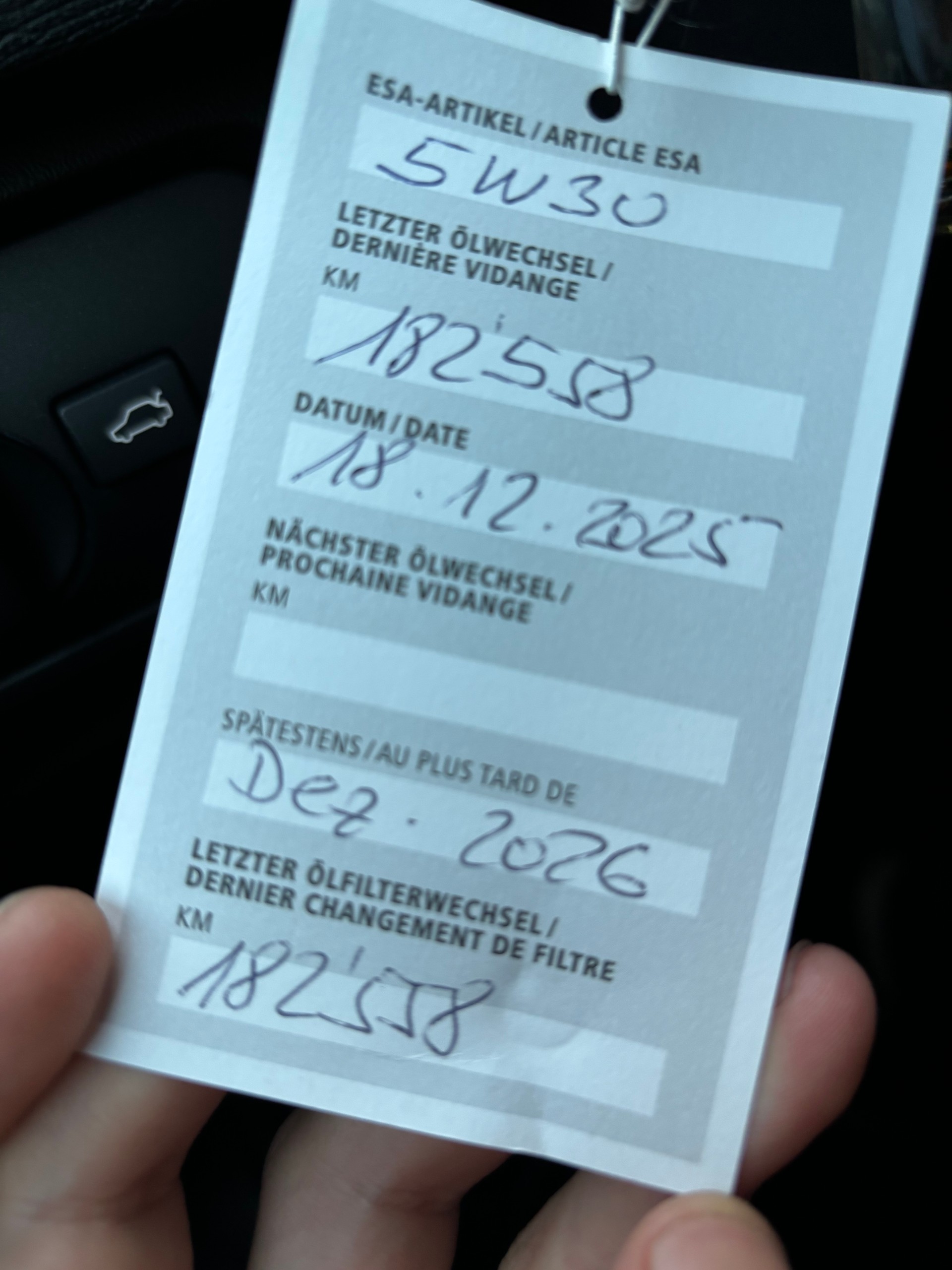 VOLVO V40 D3 Momentum Geartronic-image-11