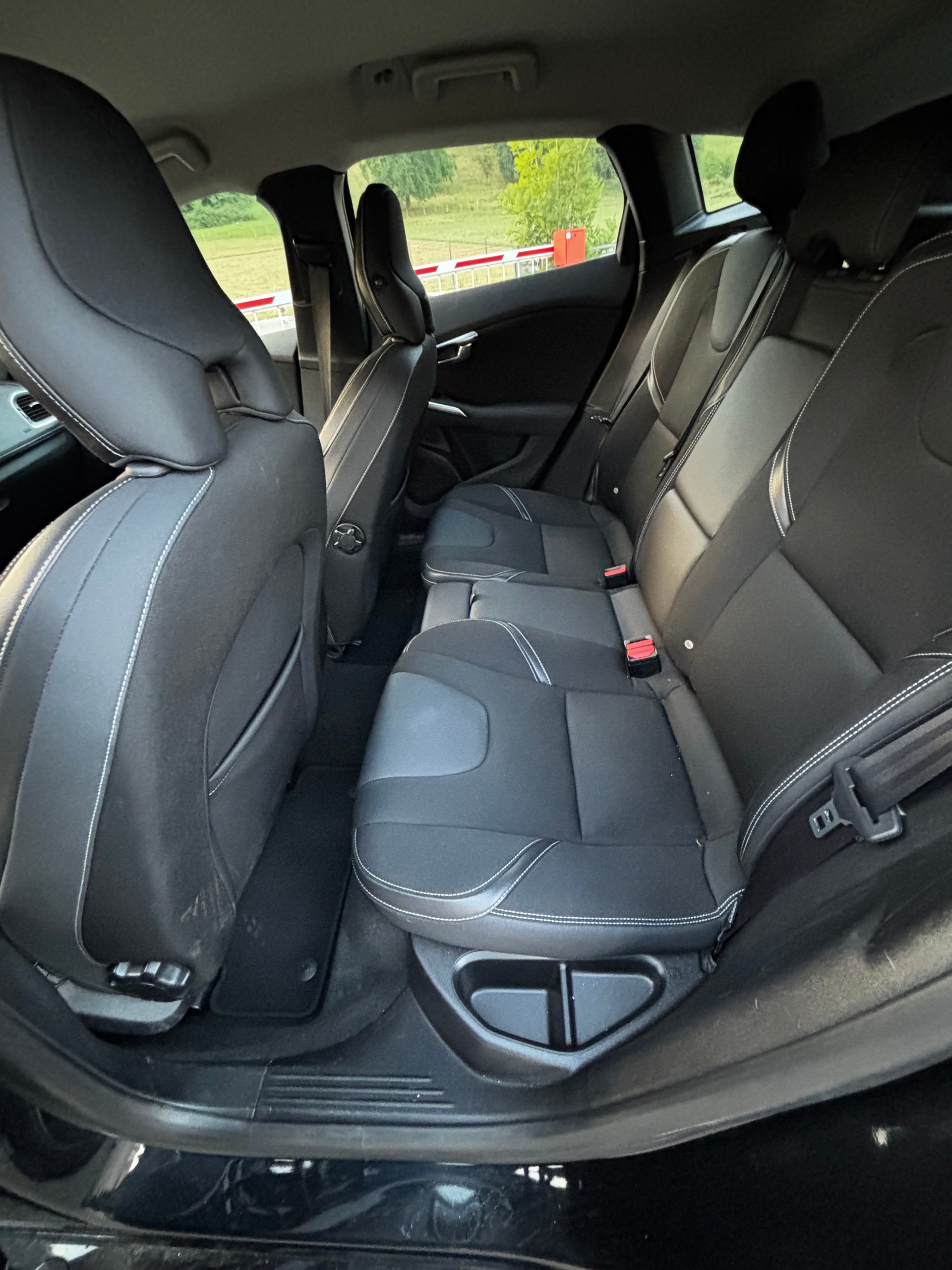 VOLVO V40 D3 Momentum Geartronic-image-9