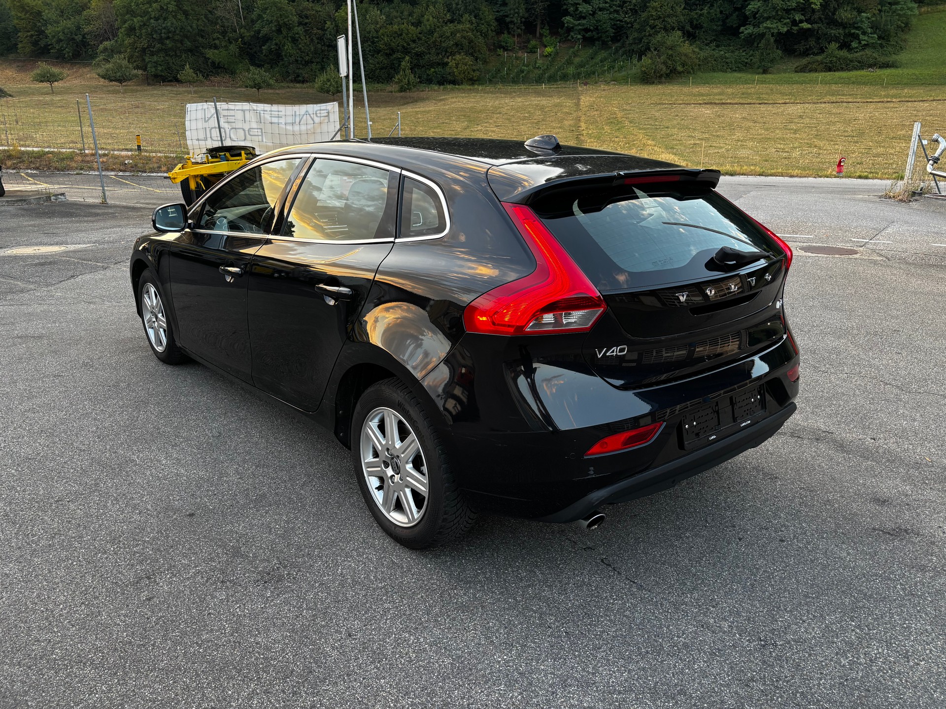 VOLVO V40 D3 Momentum Geartronic-image-4