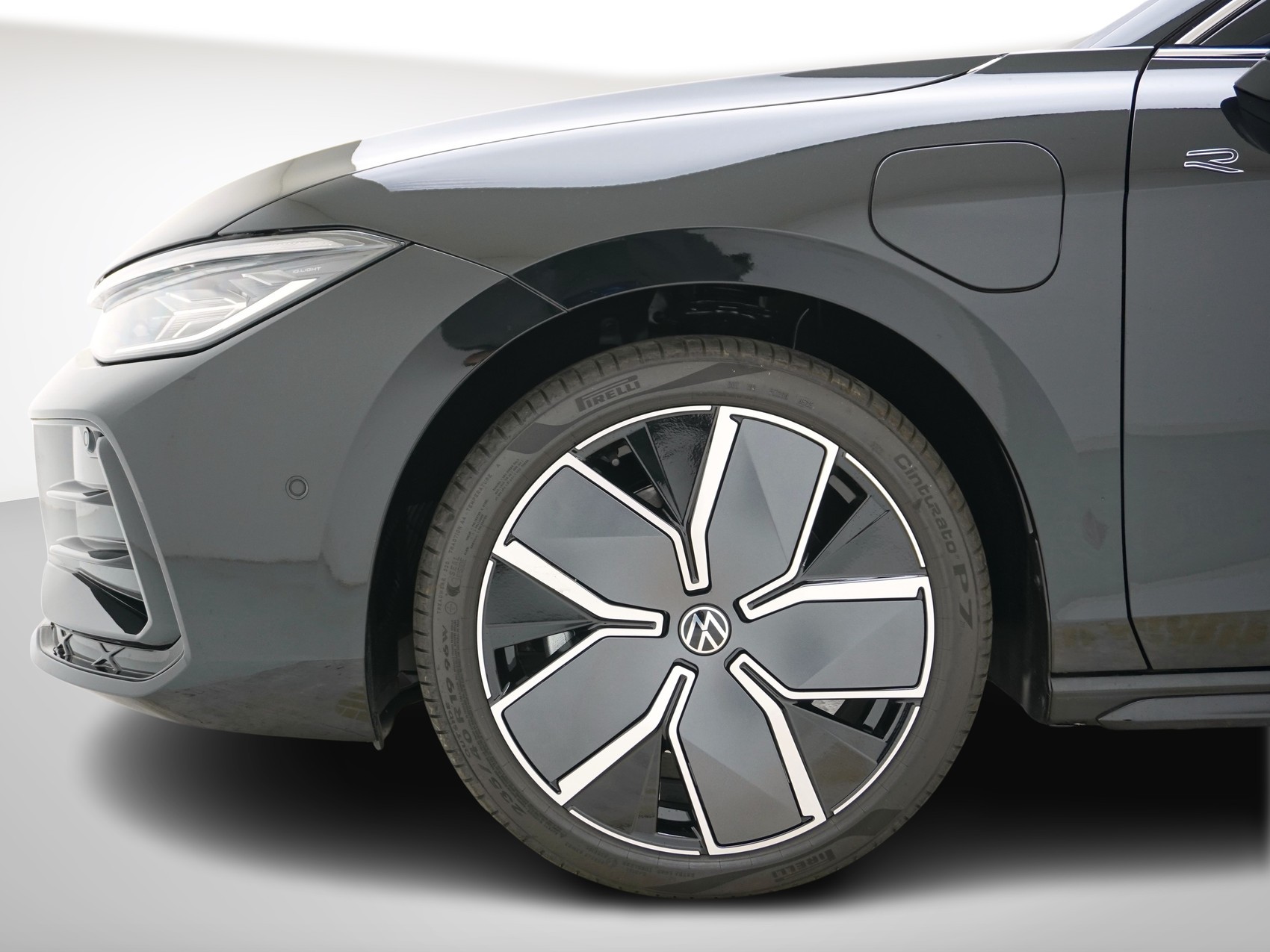 VW Passat Variant 1.5 TSI Plug-in-Hybrid R-Line-image-9