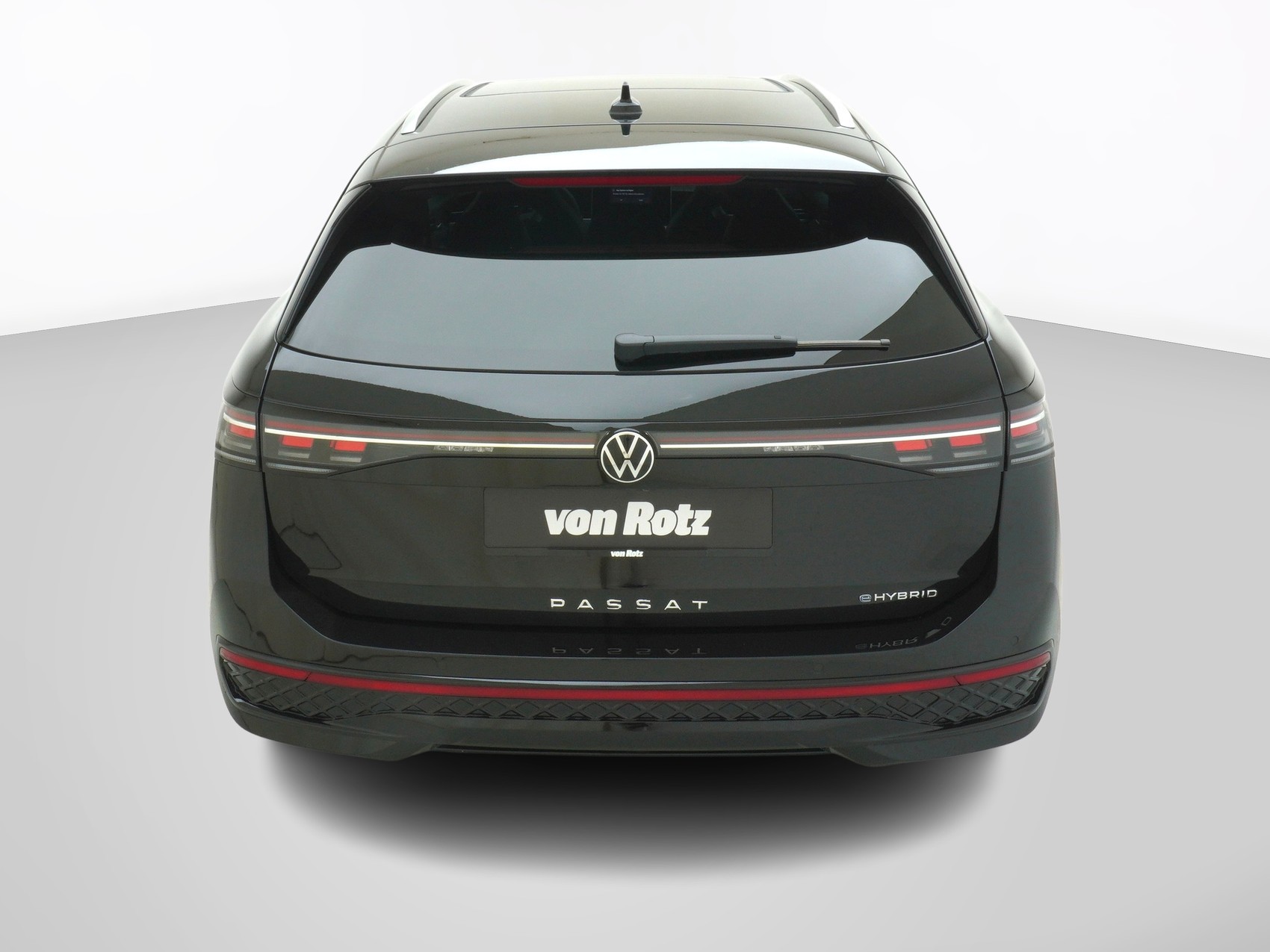 VW Passat Variant 1.5 TSI Plug-in-Hybrid R-Line-image-2