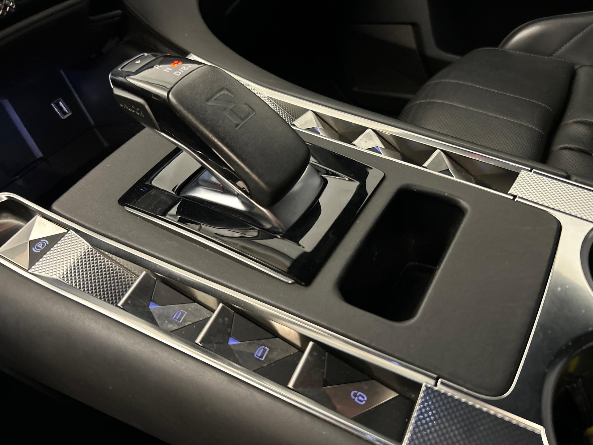 DS AUTOMOBILES 7 Crossback 1.6 E-Tense So Chic 4x4-image-15