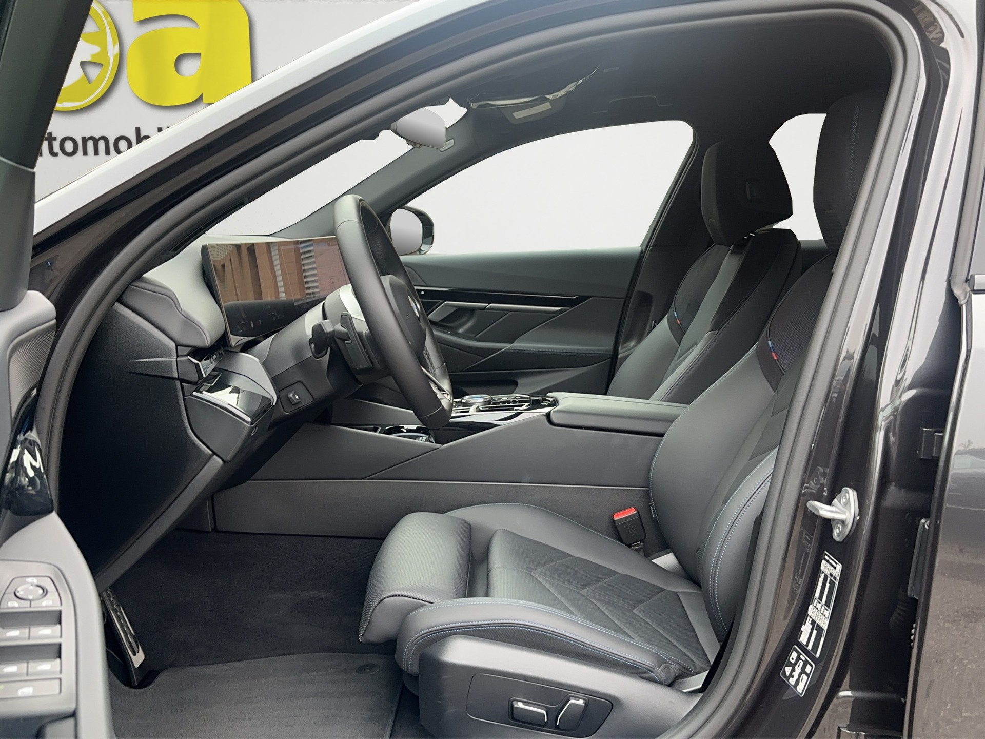 BMW 520d xDrive 48V M Sport 4x4-image-11