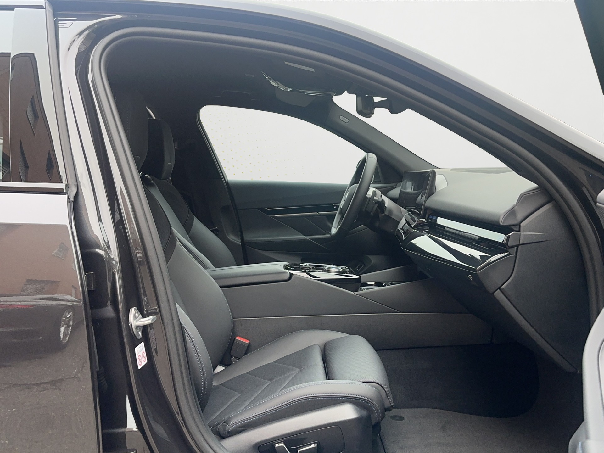 BMW 520d xDrive 48V M Sport 4x4-image-12
