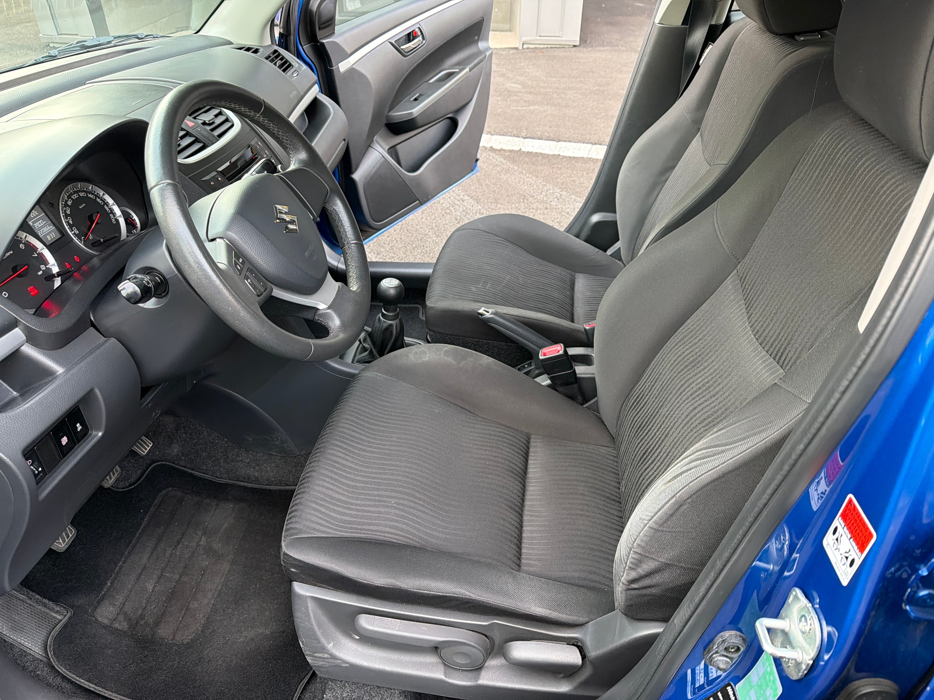 SUZUKI Swift 1.2i 16V GL-image-10