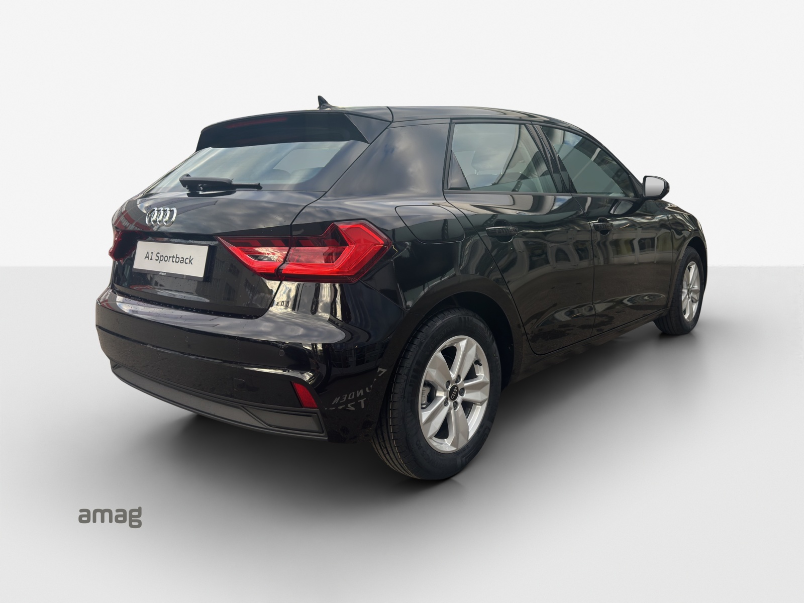 AUDI A1 Sportback 30 TFSI Attraction S-tronic-image-4