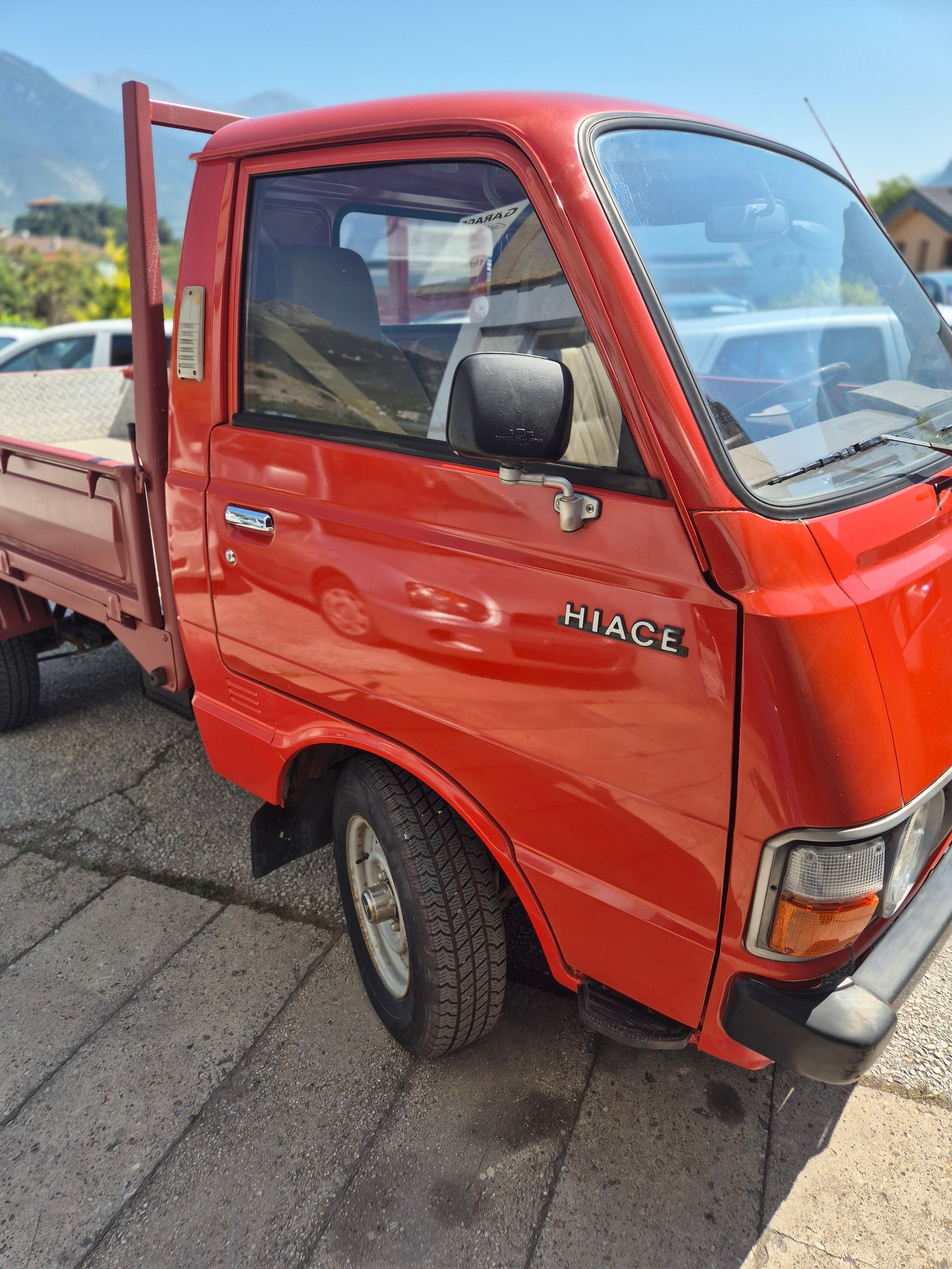 TOYOTA HI-ACE-image-2