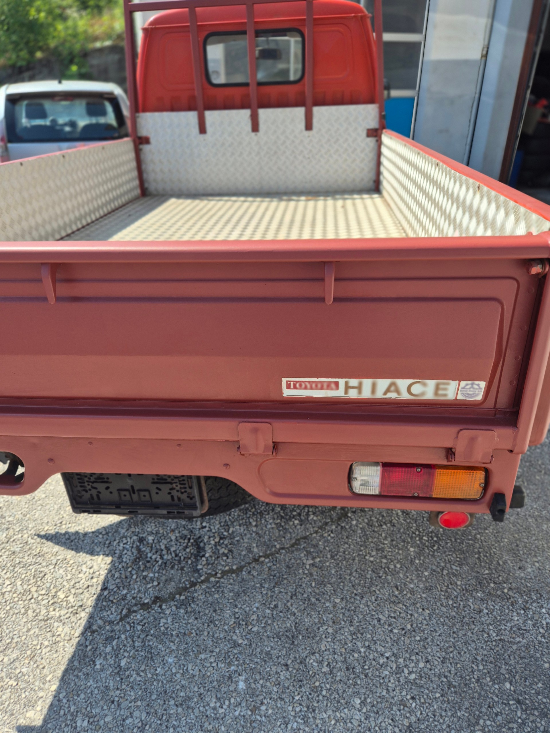 TOYOTA HI-ACE-image-7