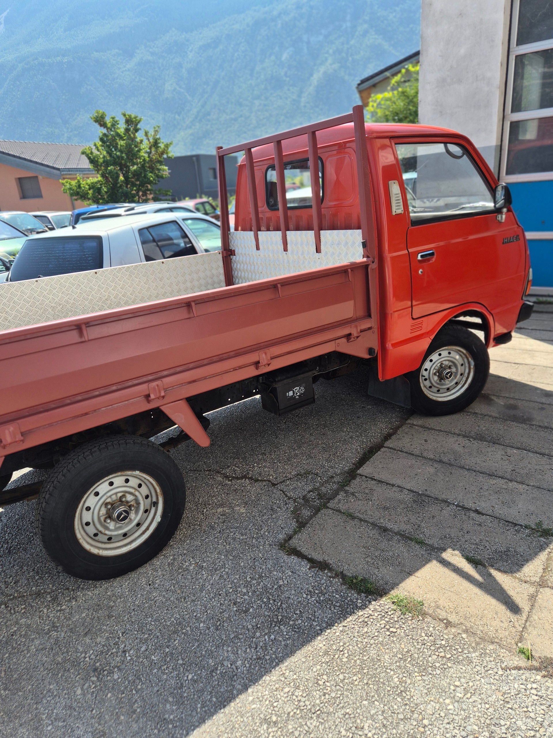 TOYOTA HI-ACE-image-8