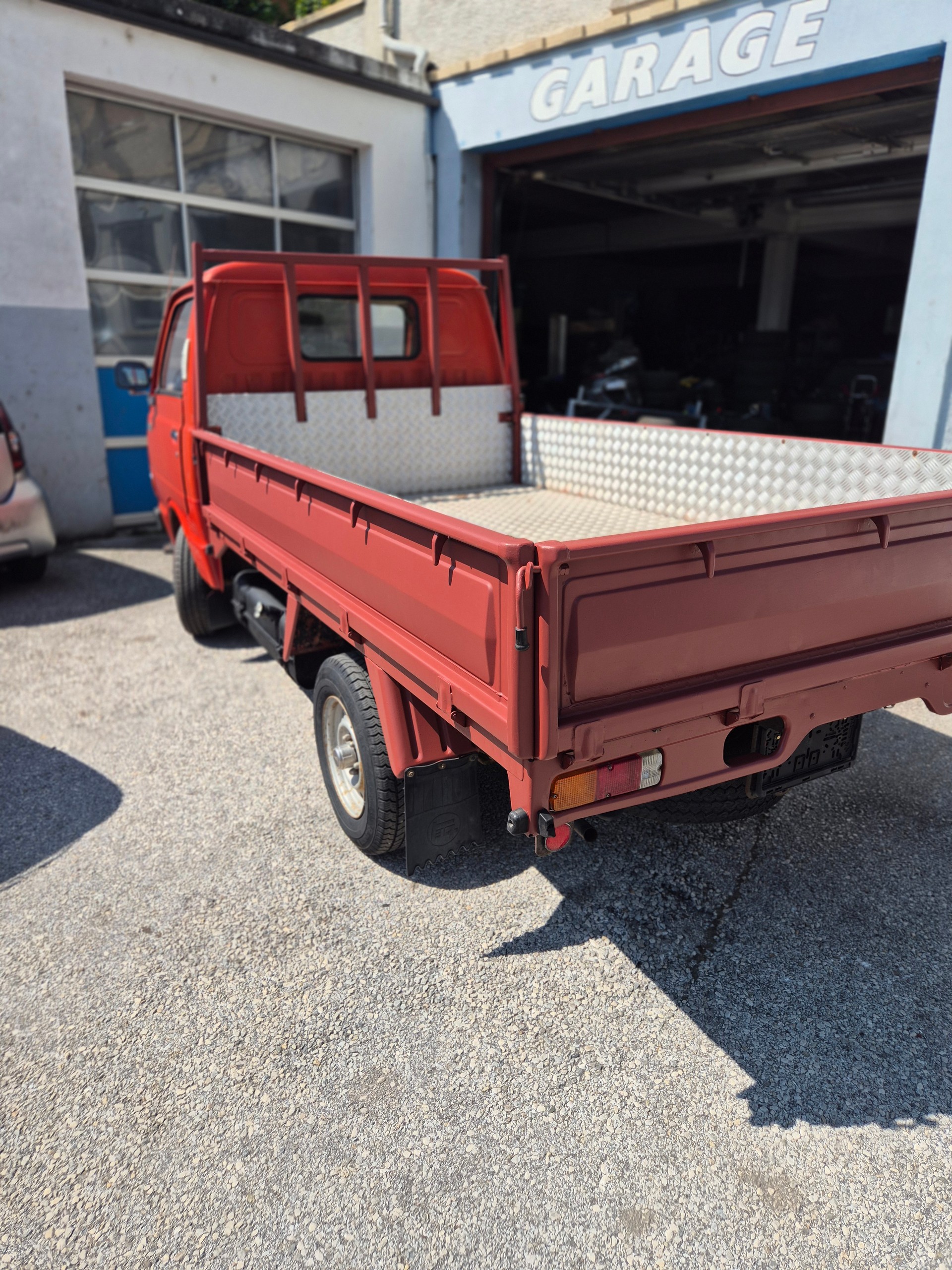 TOYOTA HI-ACE-image-6
