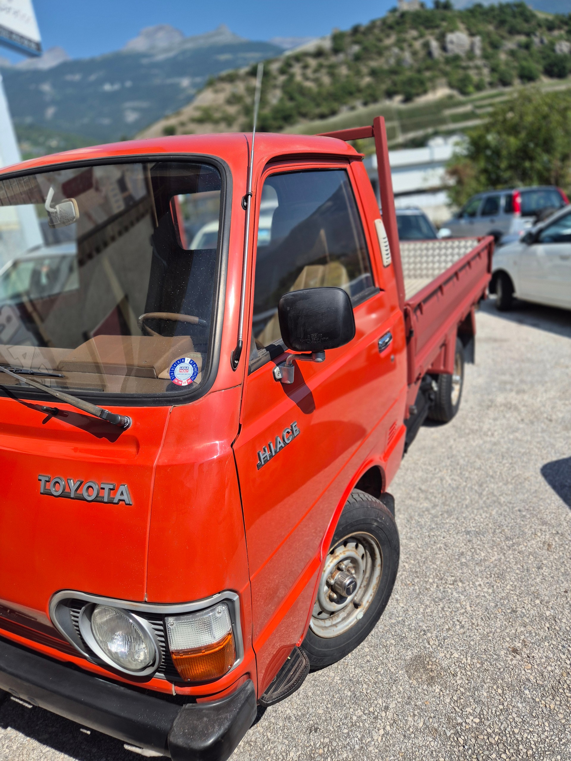 TOYOTA HI-ACE-image-3