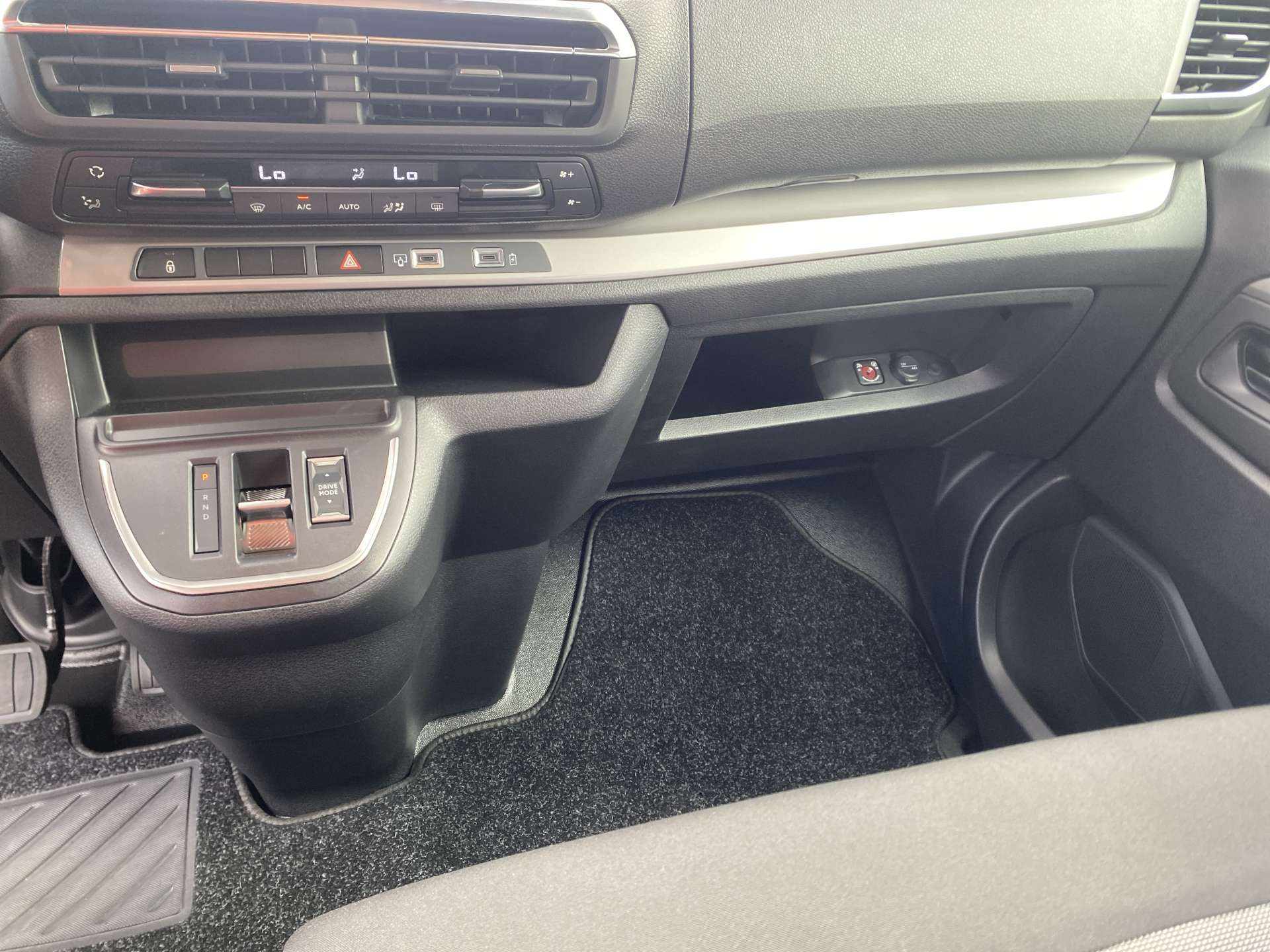 CITROEN Spacetourer 2.2 BlueHDi You XL EAT8-Automat 9-Plätzer-image-6