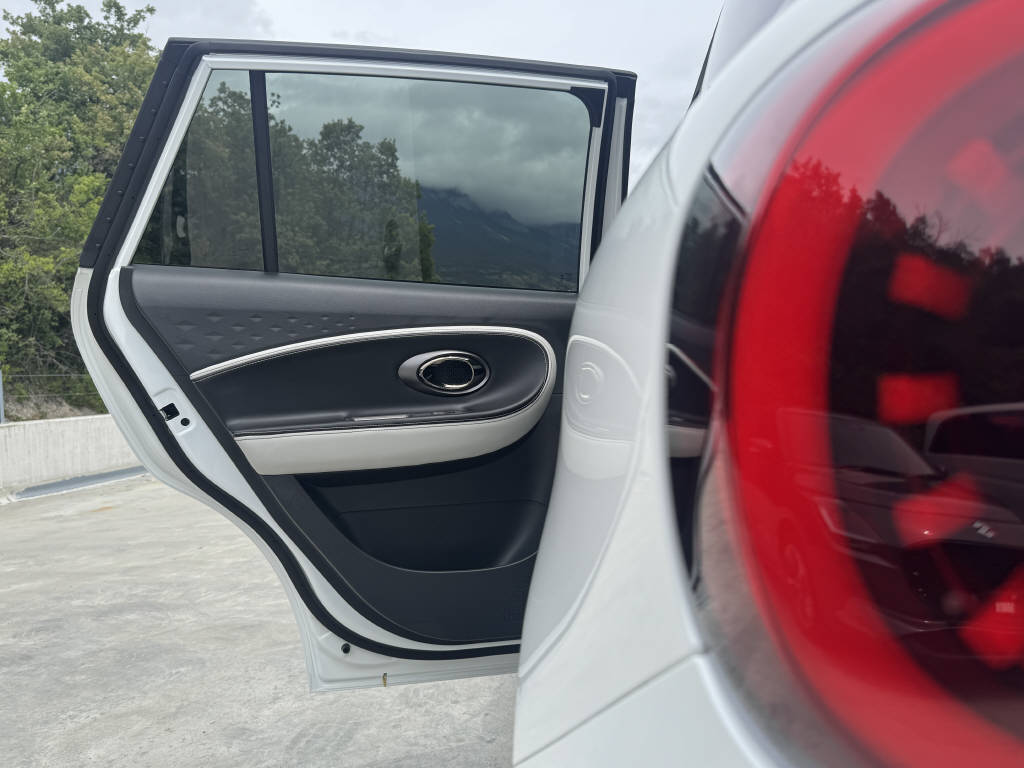 JAC E30X Electric-image-17
