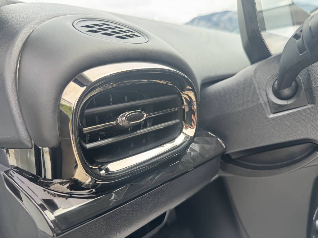 JAC E30X Electric-image-16