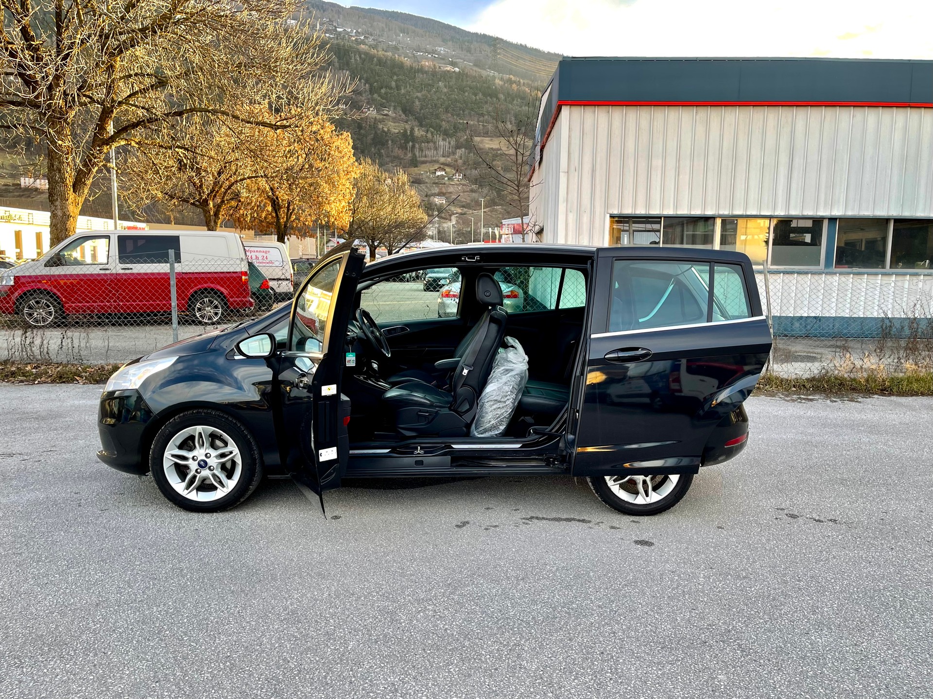 FORD B-Max 1.6 Ti-VCT Titanium PowerShift-image-11