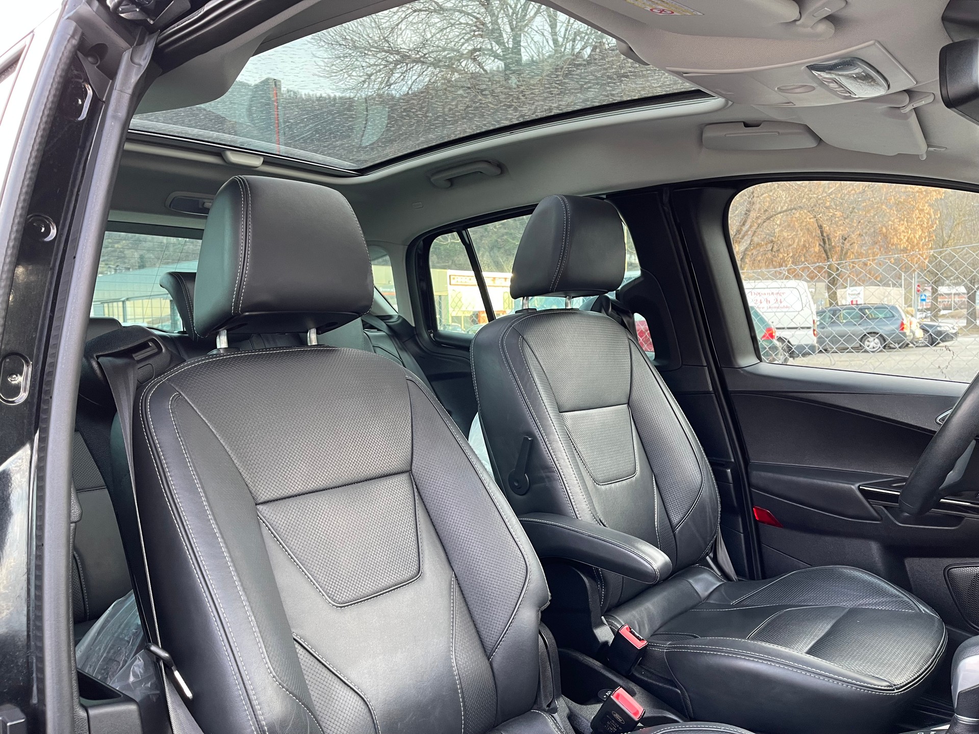 FORD B-Max 1.6 Ti-VCT Titanium PowerShift-image-17