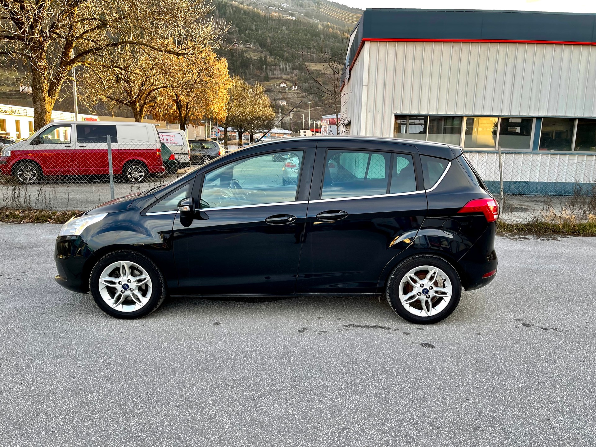FORD B-Max 1.6 Ti-VCT Titanium PowerShift-image-12