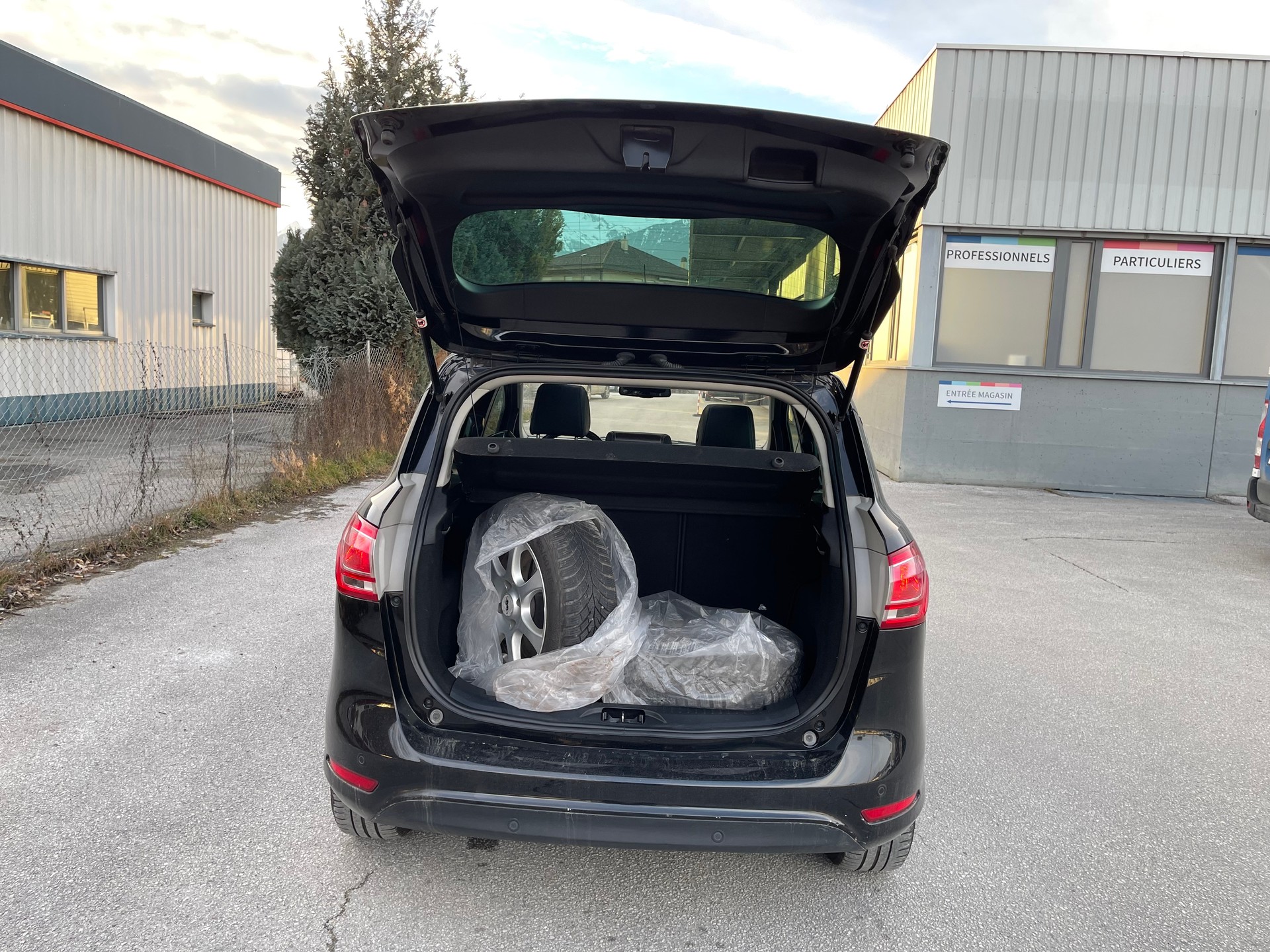 FORD B-Max 1.6 Ti-VCT Titanium PowerShift-image-15