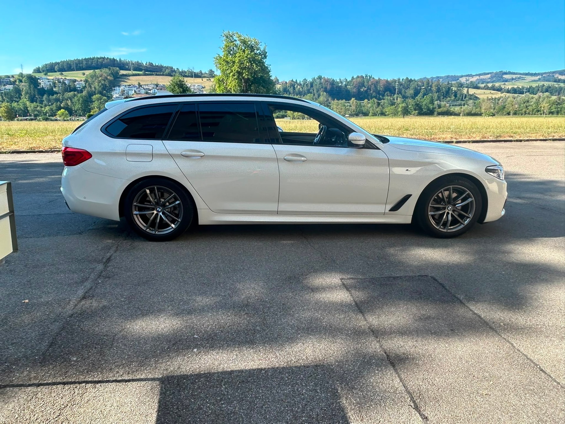 BMW Station Wagon-image-0