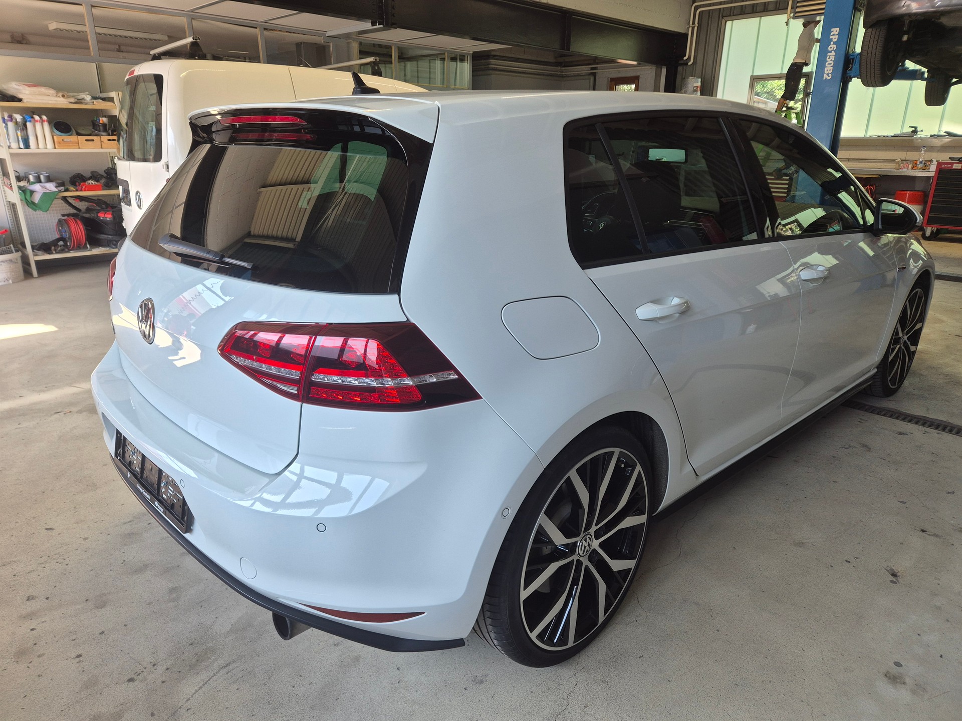 VW 2.0 TSI GTI Performance DSG-image-1
