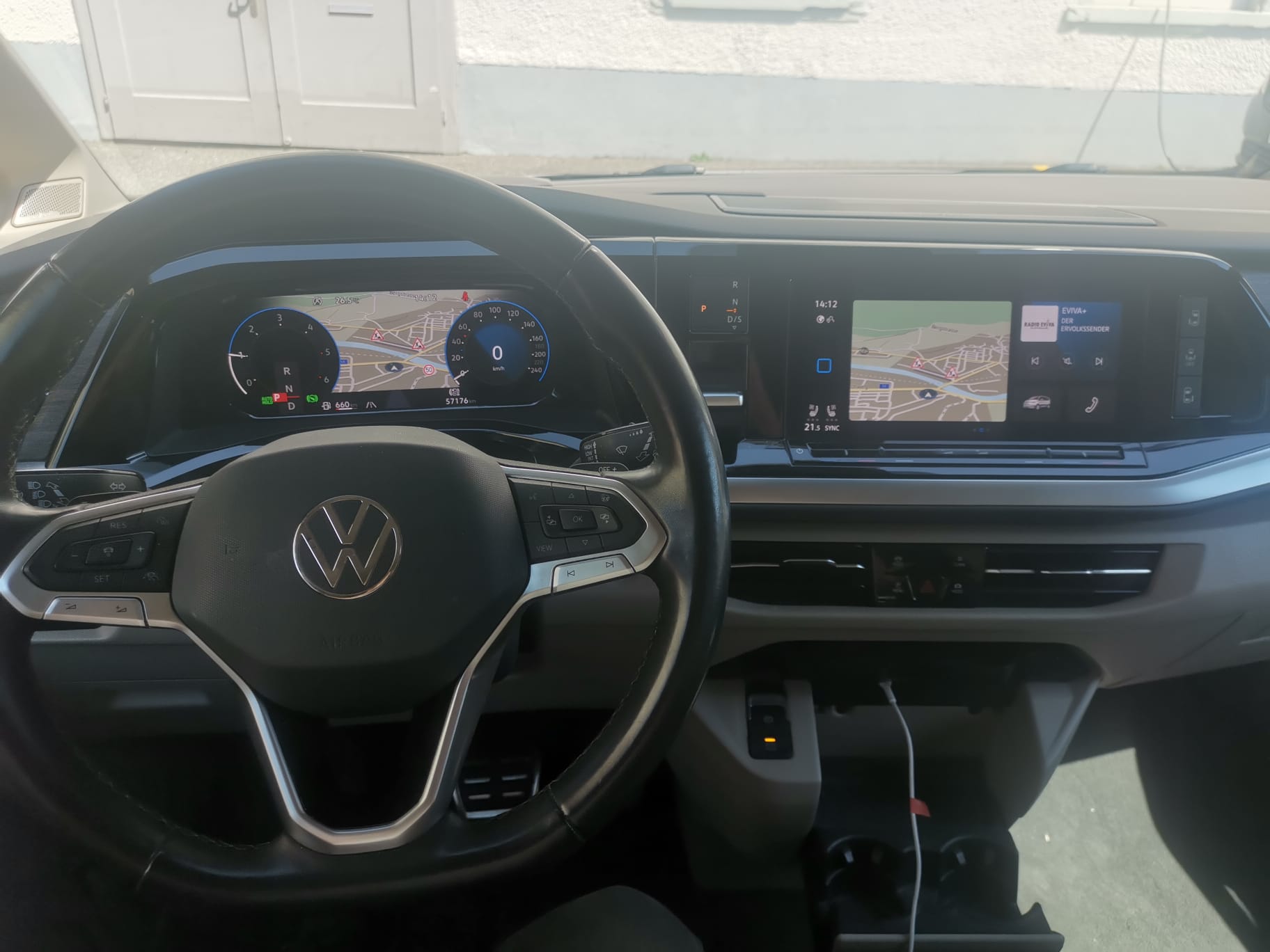 VW 2.0 TDI Style Liberty DSG-image-4
