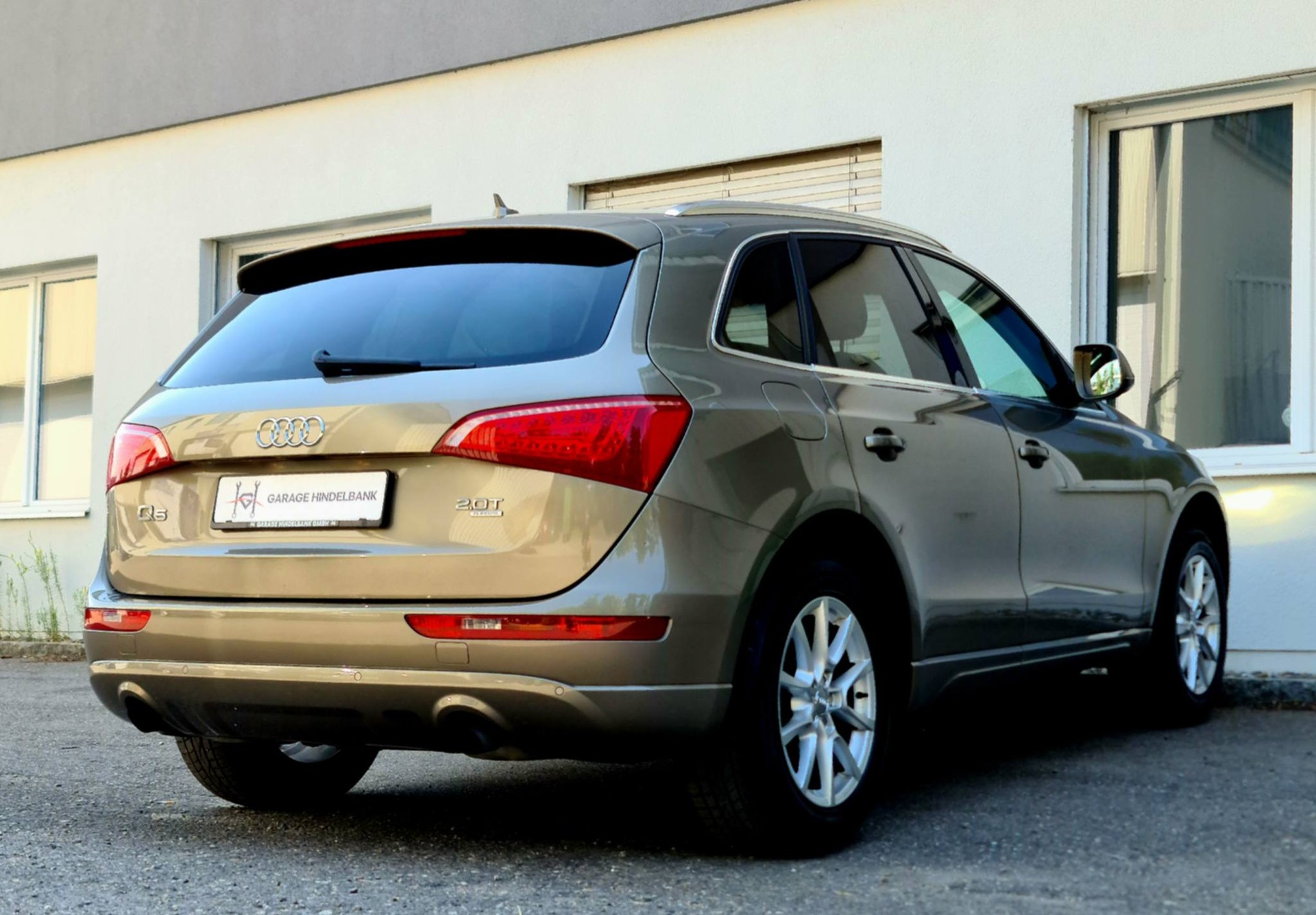 AUDI Q5 2.0 TFSI quattro S-tronic-image-10
