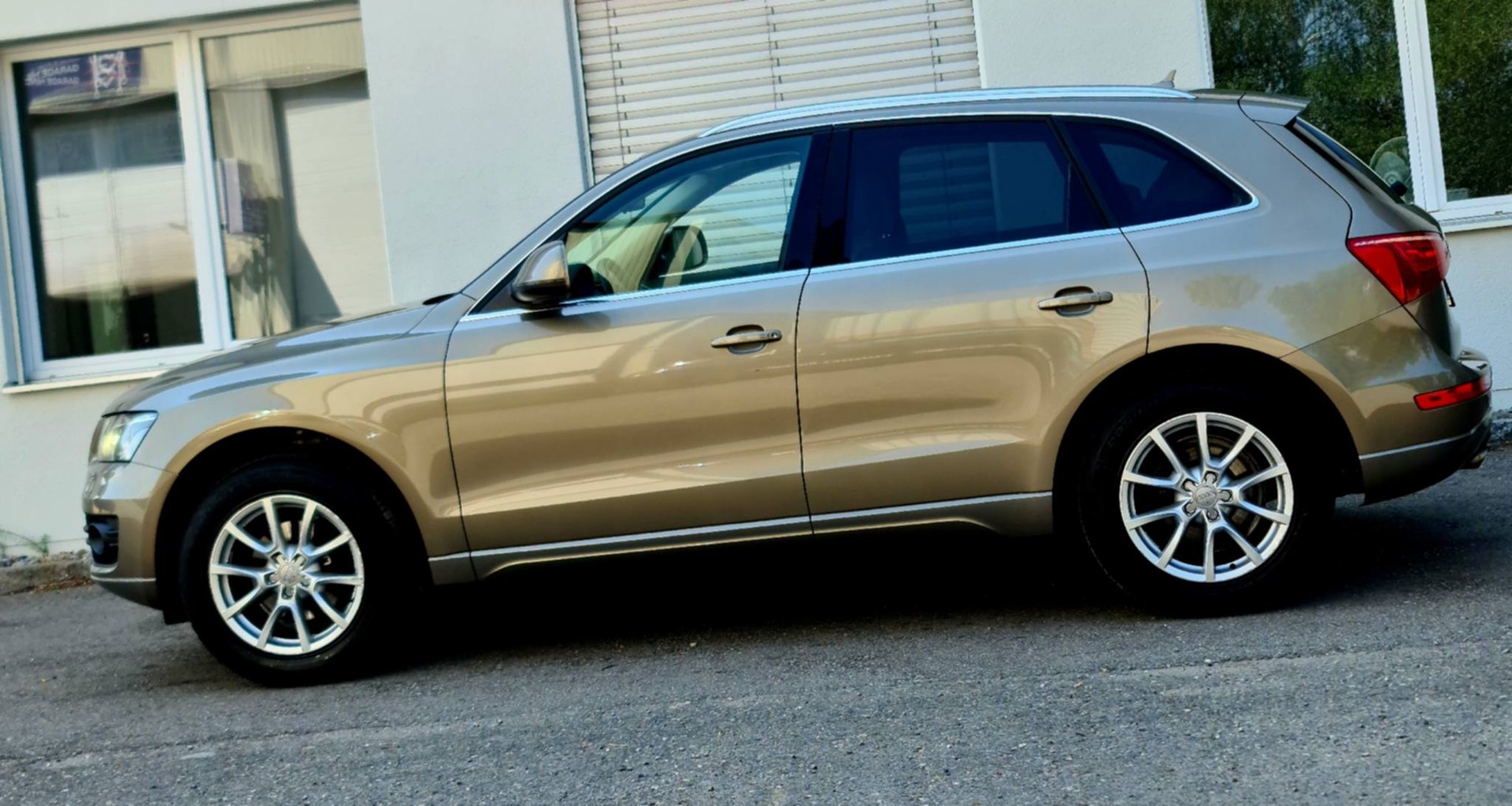 AUDI Q5 2.0 TFSI quattro S-tronic-image-7