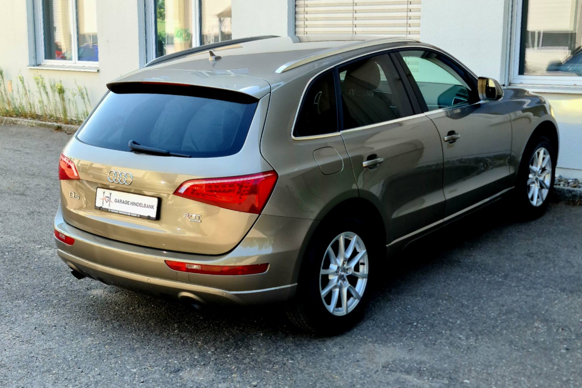 AUDI Q5 2.0 TFSI quattro S-tronic-image-9